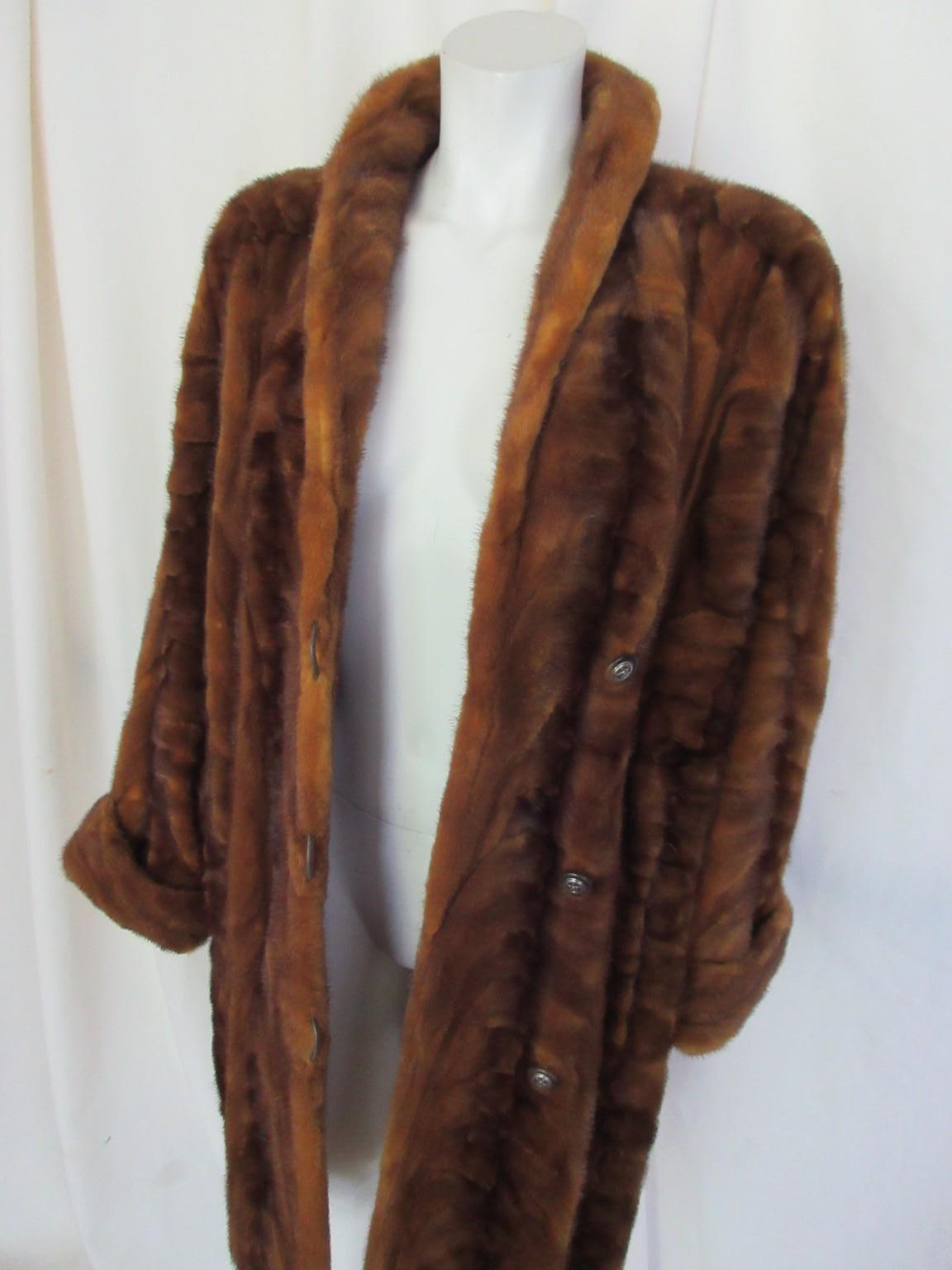 Exceptionnel manteau torsadé en fourrure de vison moutarde couleur or en vente 1