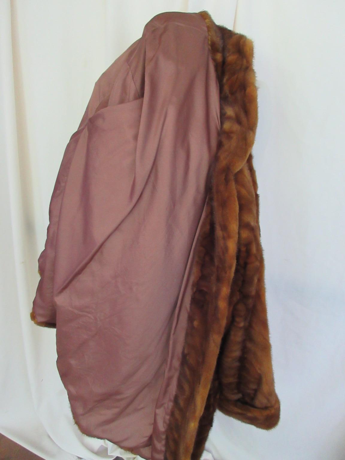 Exceptionnel manteau torsadé en fourrure de vison moutarde couleur or en vente 2