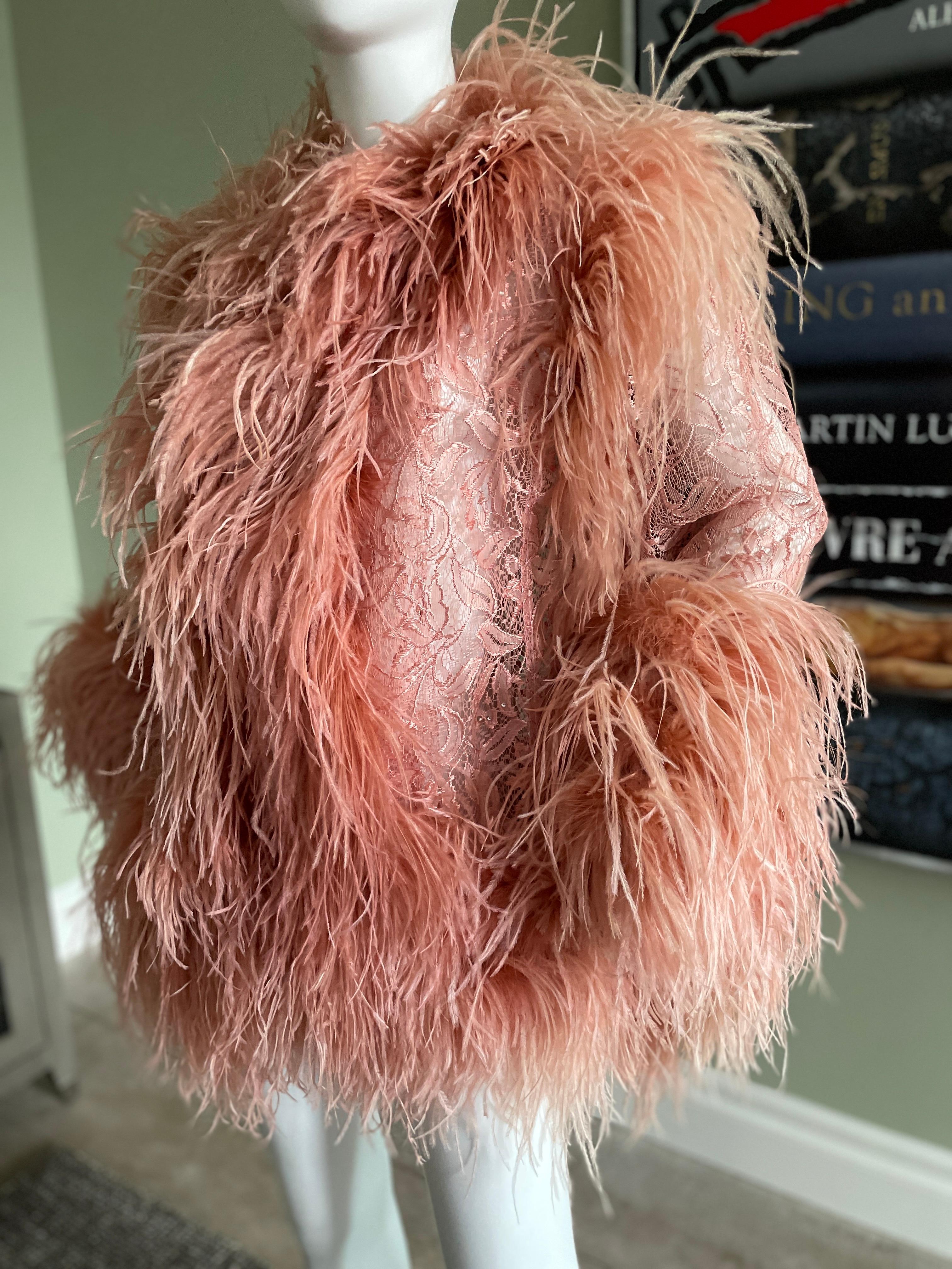 Außergewöhnliche schiere Spitze 1960's Lingerie Straußenfeder getrimmt Bett Jacke
So schick, so weich.
 Größe M-L
 Büste 40