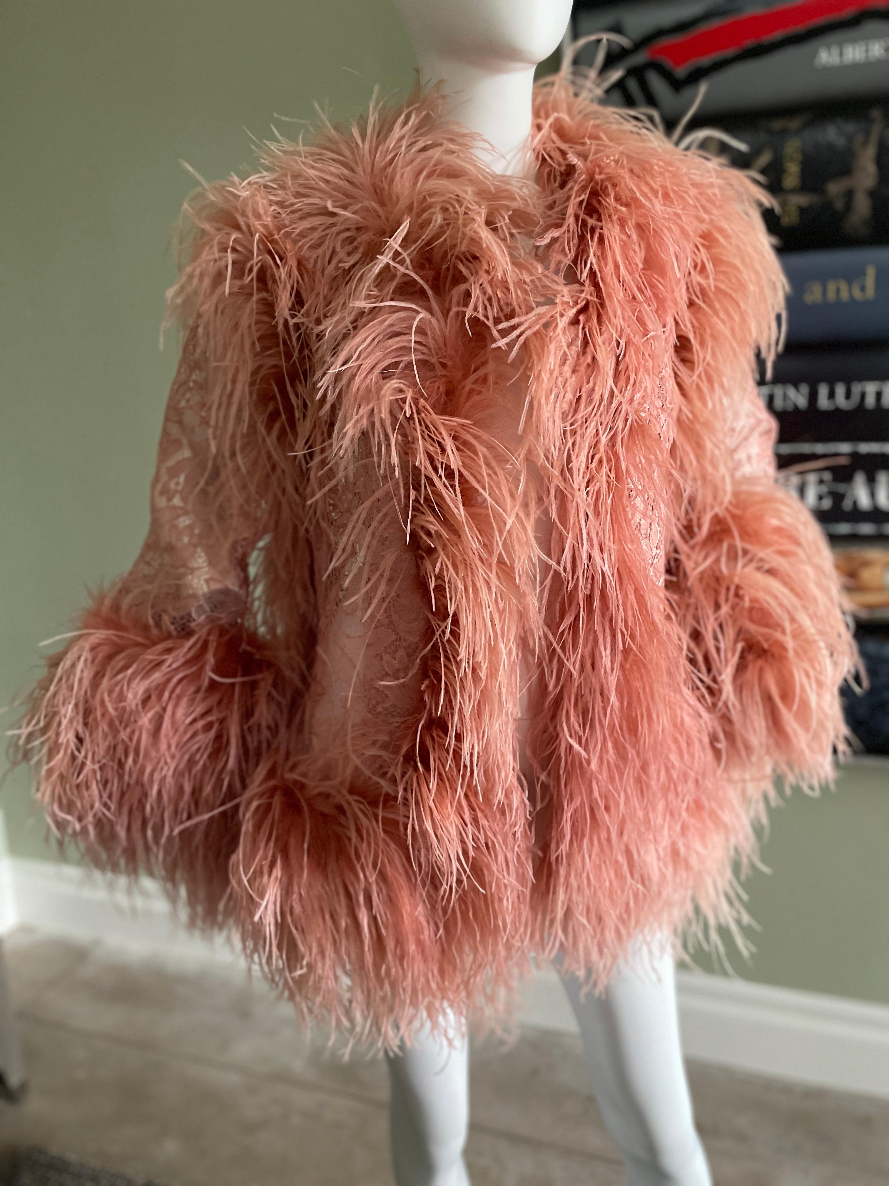 Außergewöhnliche Bettjacke mit Straußenfedernbesatz und durchsichtiger Spitze aus den 1960er Jahren (Braun) im Angebot