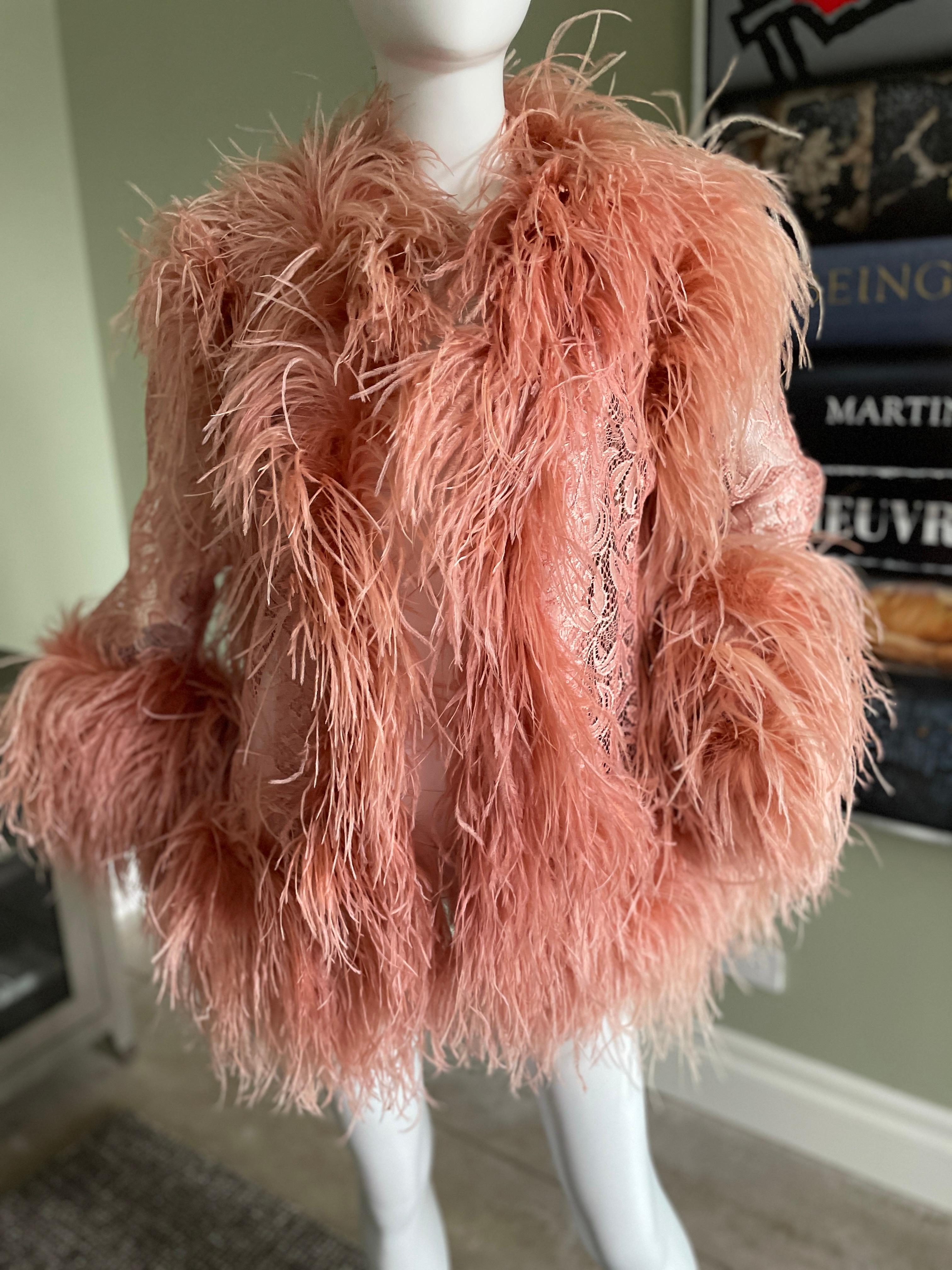 Außergewöhnliche Bettjacke mit Straußenfedernbesatz und durchsichtiger Spitze aus den 1960er Jahren im Angebot 1