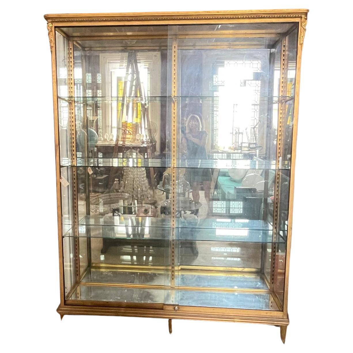 Exceptionnelle vitrine en bronze doré de Siegel Paris en vente