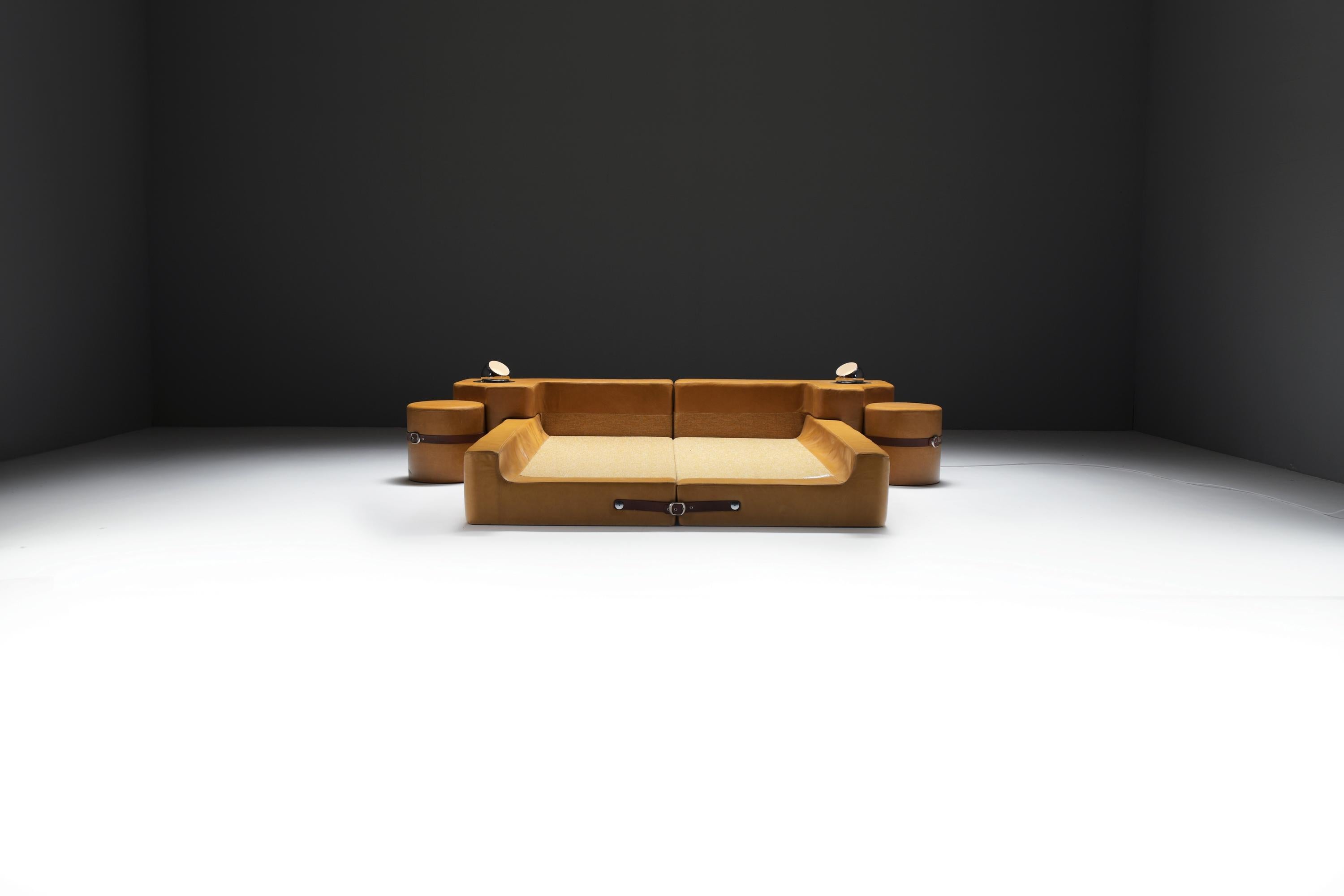 Mid-Century moderno Eccezionale letto firmato TUCROMA in pelle cognac di Guido Faleshini - i4 Mariani in vendita