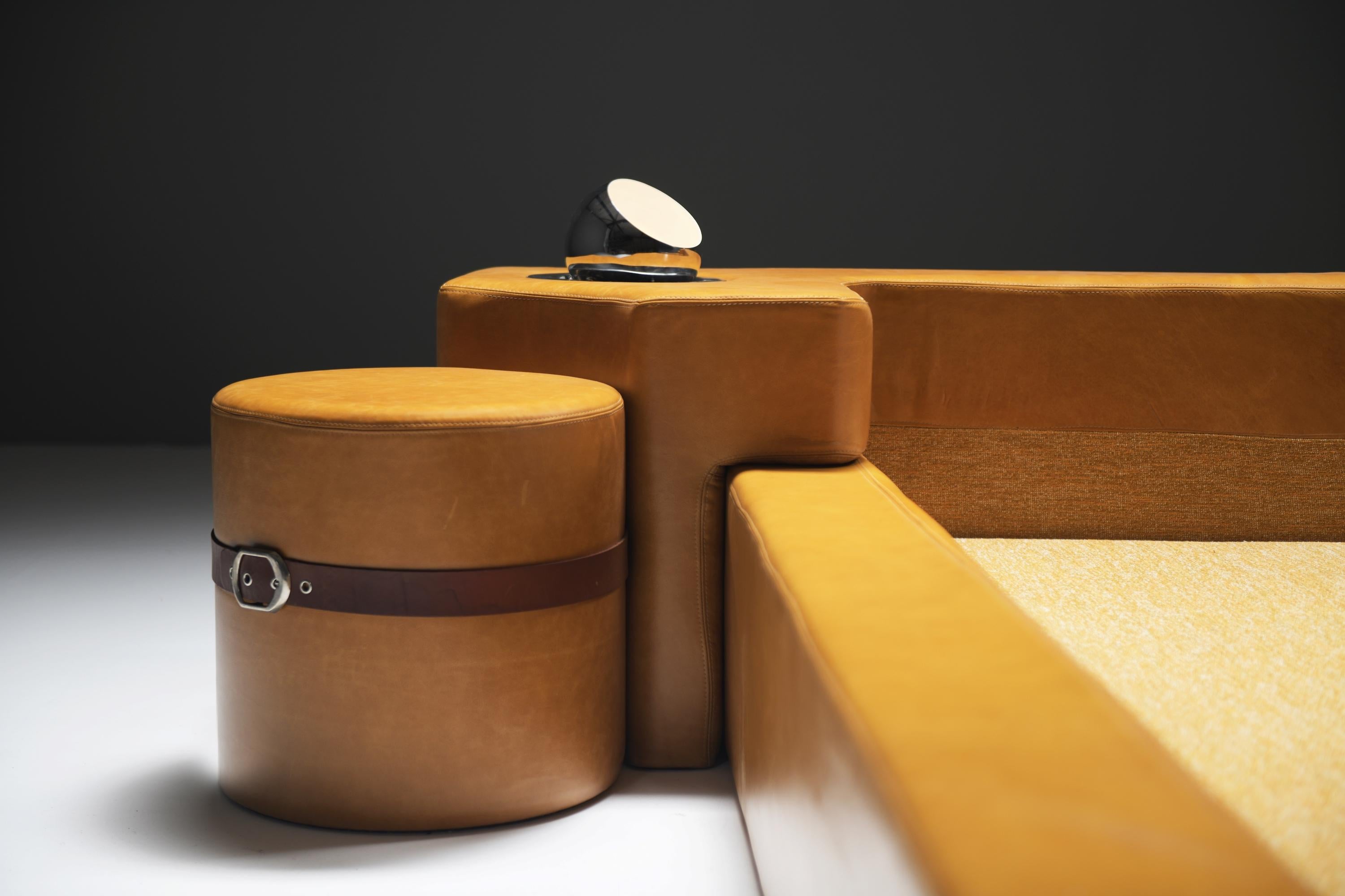 XX secolo Eccezionale letto firmato TUCROMA in pelle cognac di Guido Faleshini - i4 Mariani in vendita