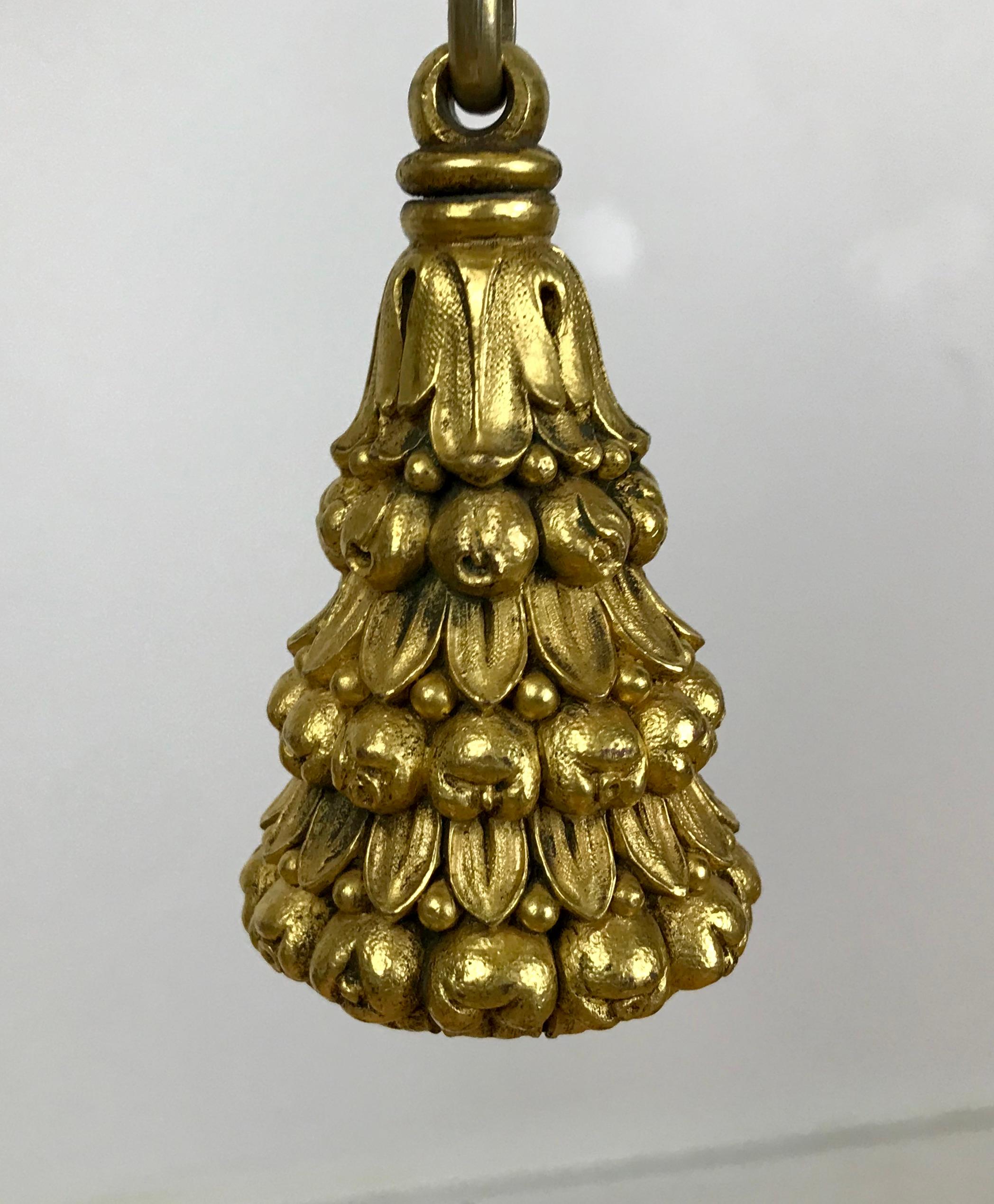 William and Mary Exceptionnel lustre à huit bras en bronze argenté et doré d'E. F. Caldwell en vente