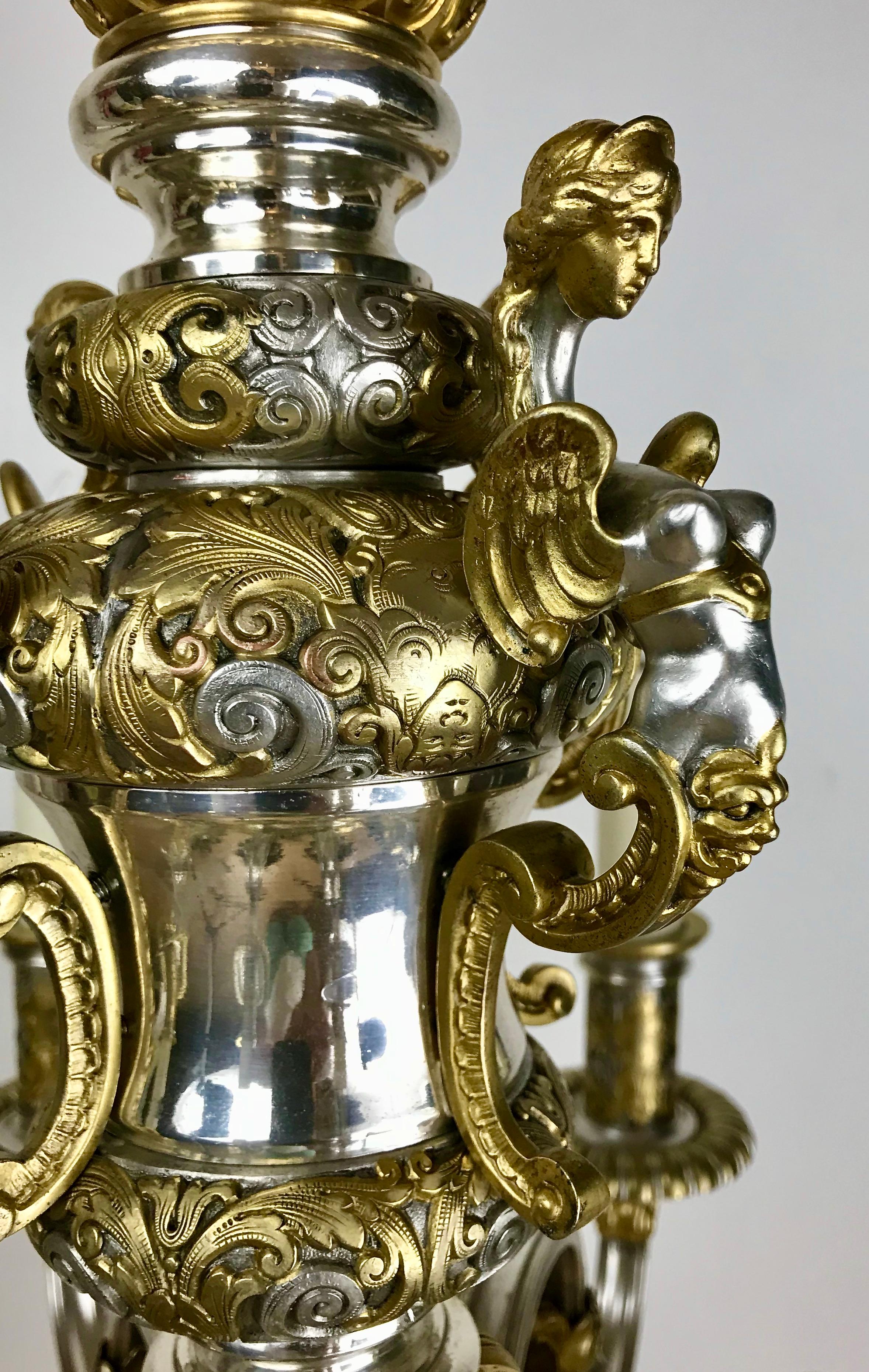 20ième siècle Exceptionnel lustre à huit bras en bronze argenté et doré d'E. F. Caldwell en vente