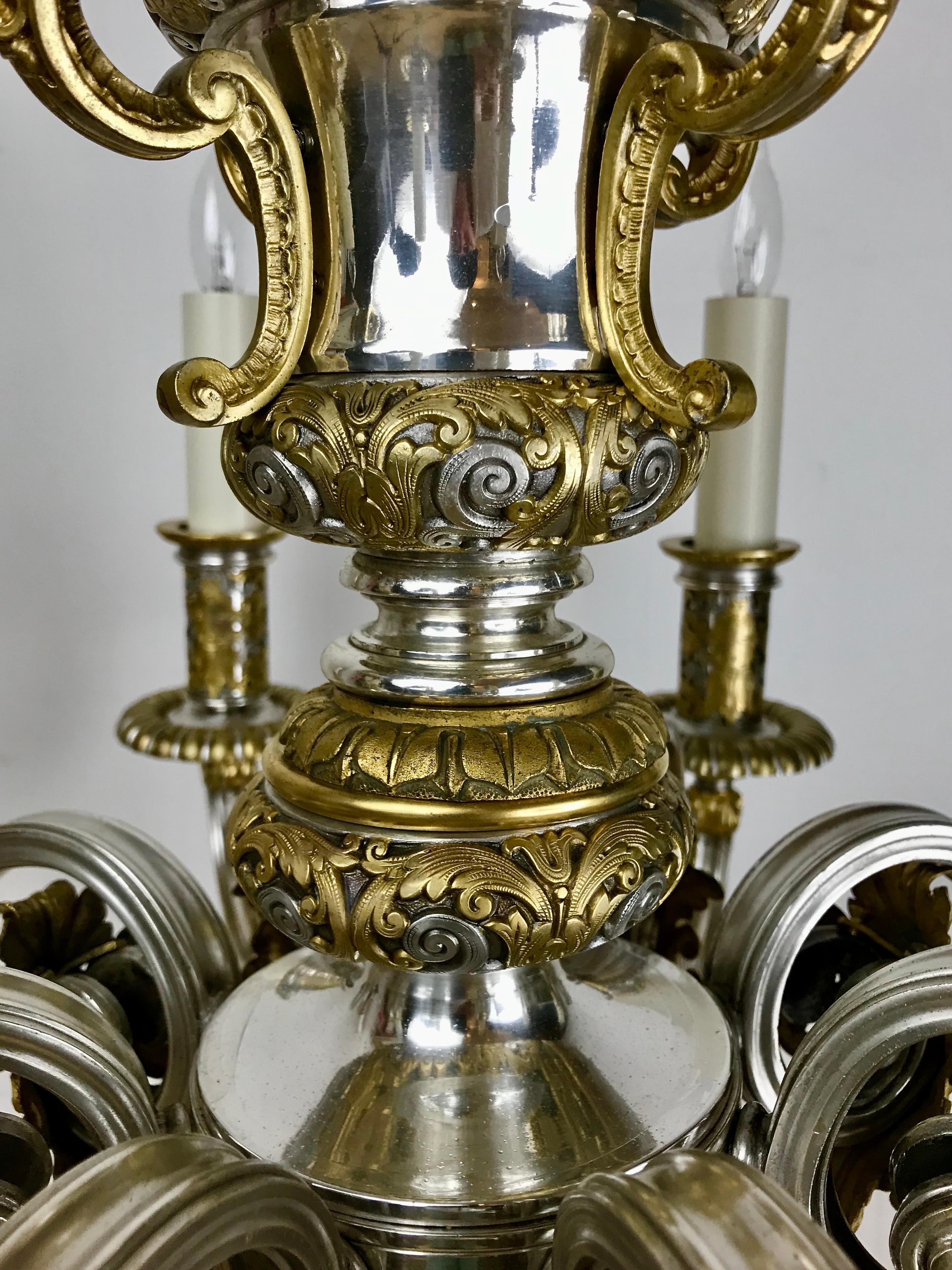 Bronze Exceptionnel lustre à huit bras en bronze argenté et doré d'E. F. Caldwell en vente