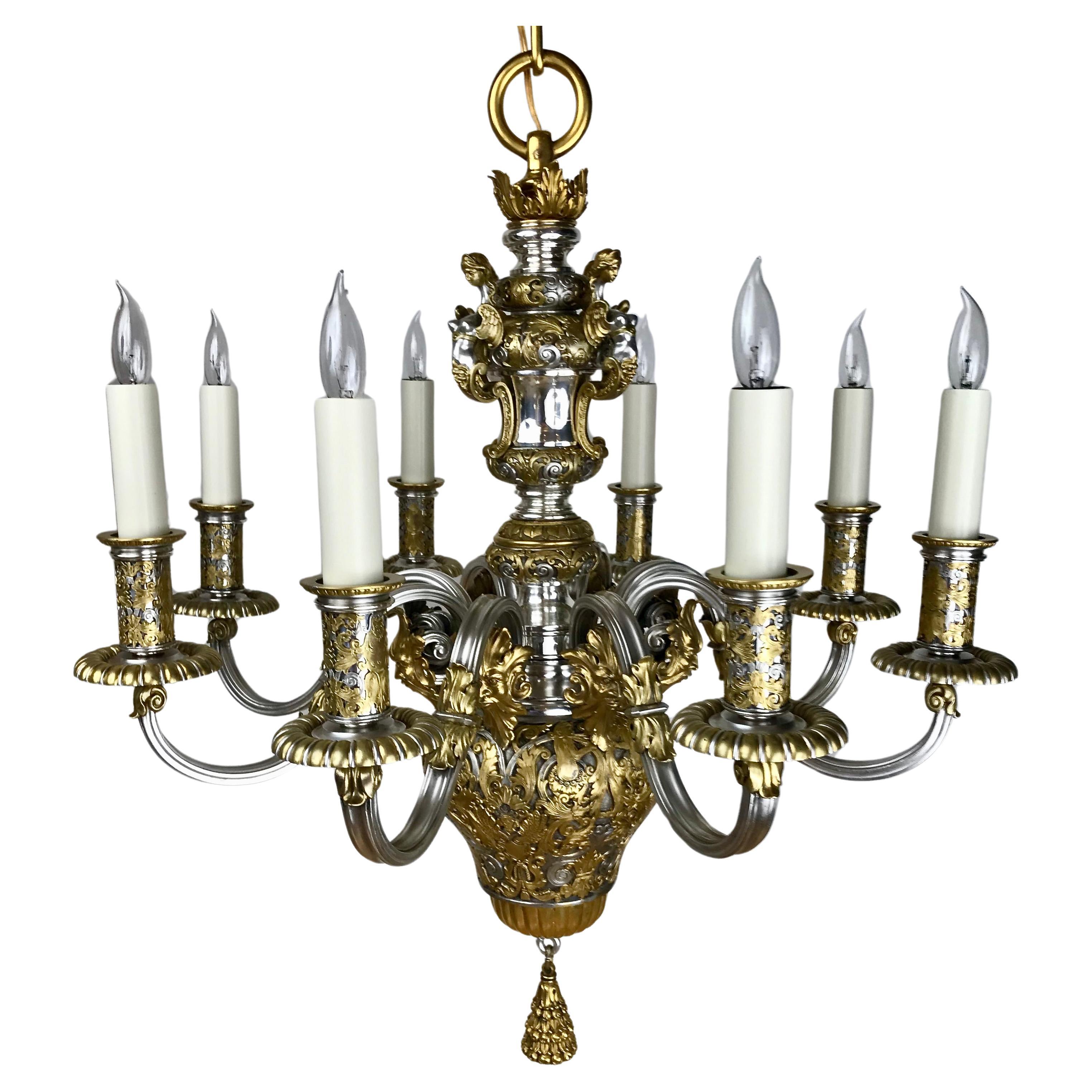 Eccezionale lampadario a otto braccia in bronzo argentato e dorato di E. F. A.