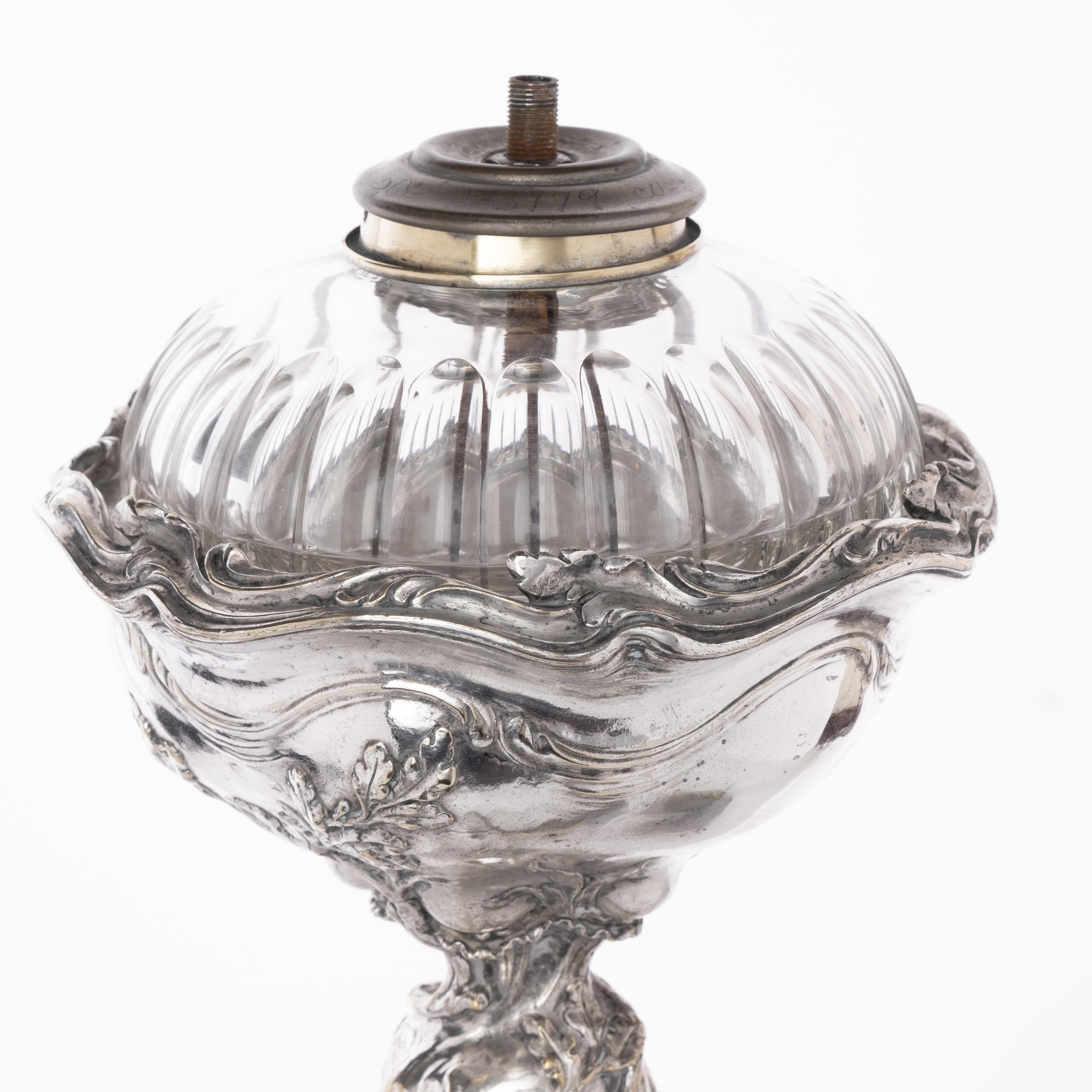 Exceptional Silvered Bronze and Cut Crystal Banquet Lamp, 19th century In Good Condition For Sale In Hudson, NY