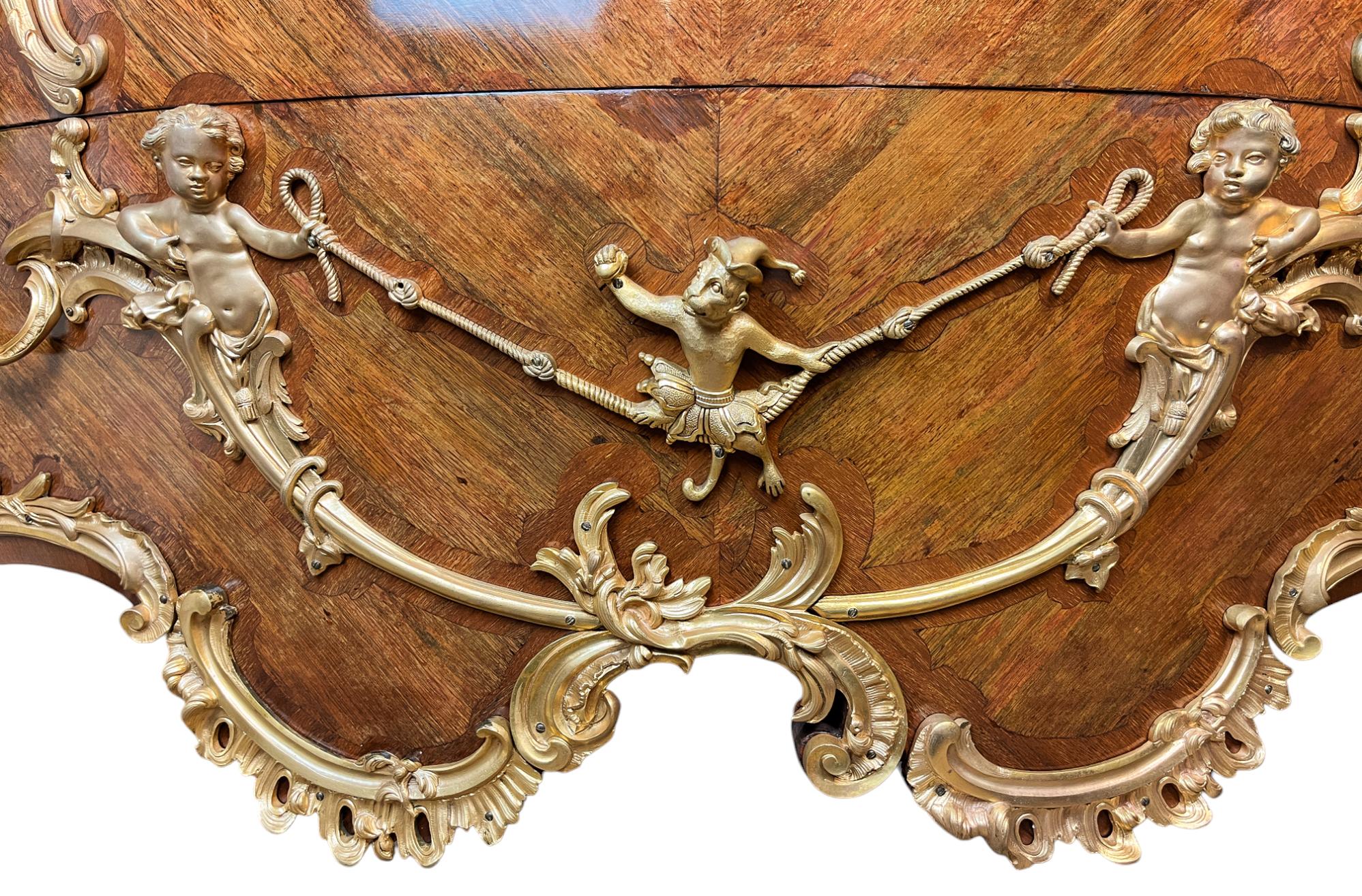 Rococò Eccezionale commode in palissandro a tema Singerie di Zwiener in vendita
