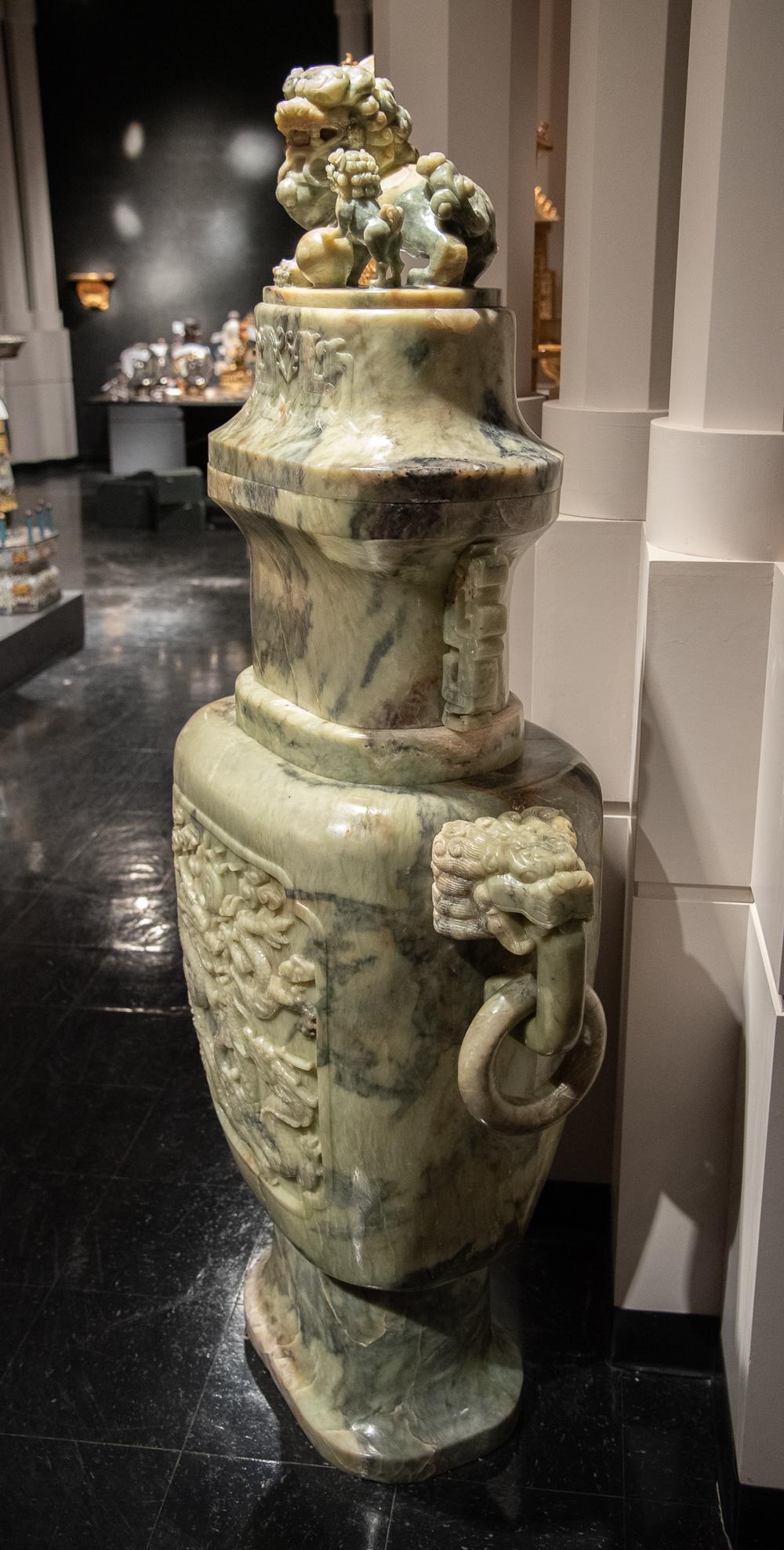 Exceptional Single Monumental Covered Urn of Archaic Fung Lei Form In Good Condition In Dallas, TX
