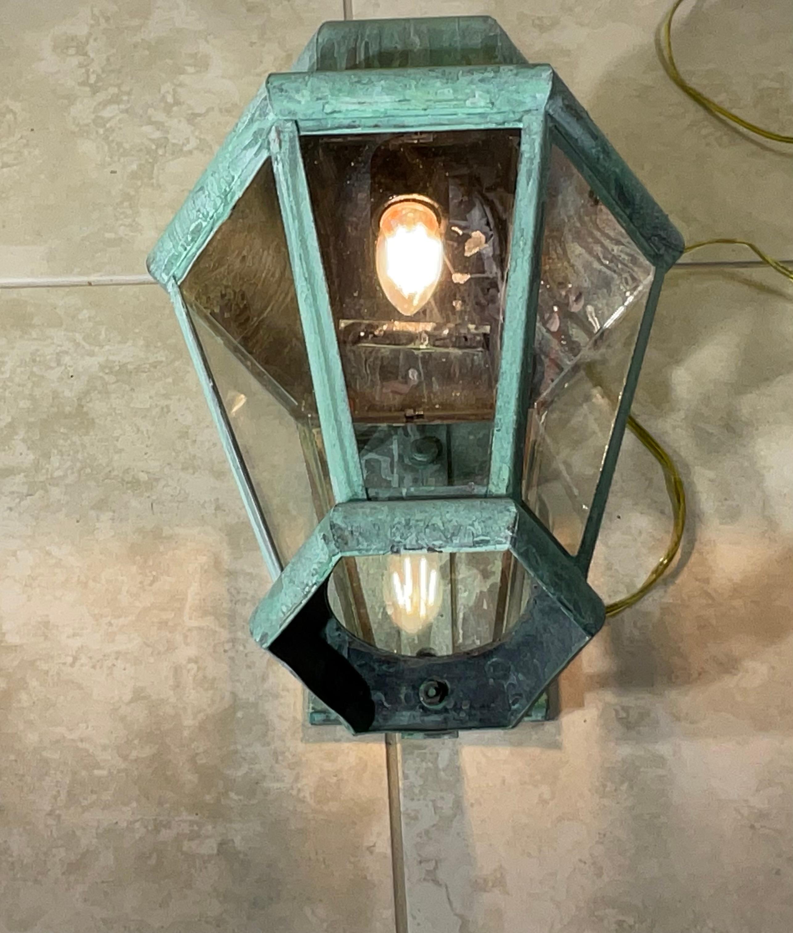 Hand-Crafted Exceptional Single Vintage Solid Brass Wall Lantern For Sale