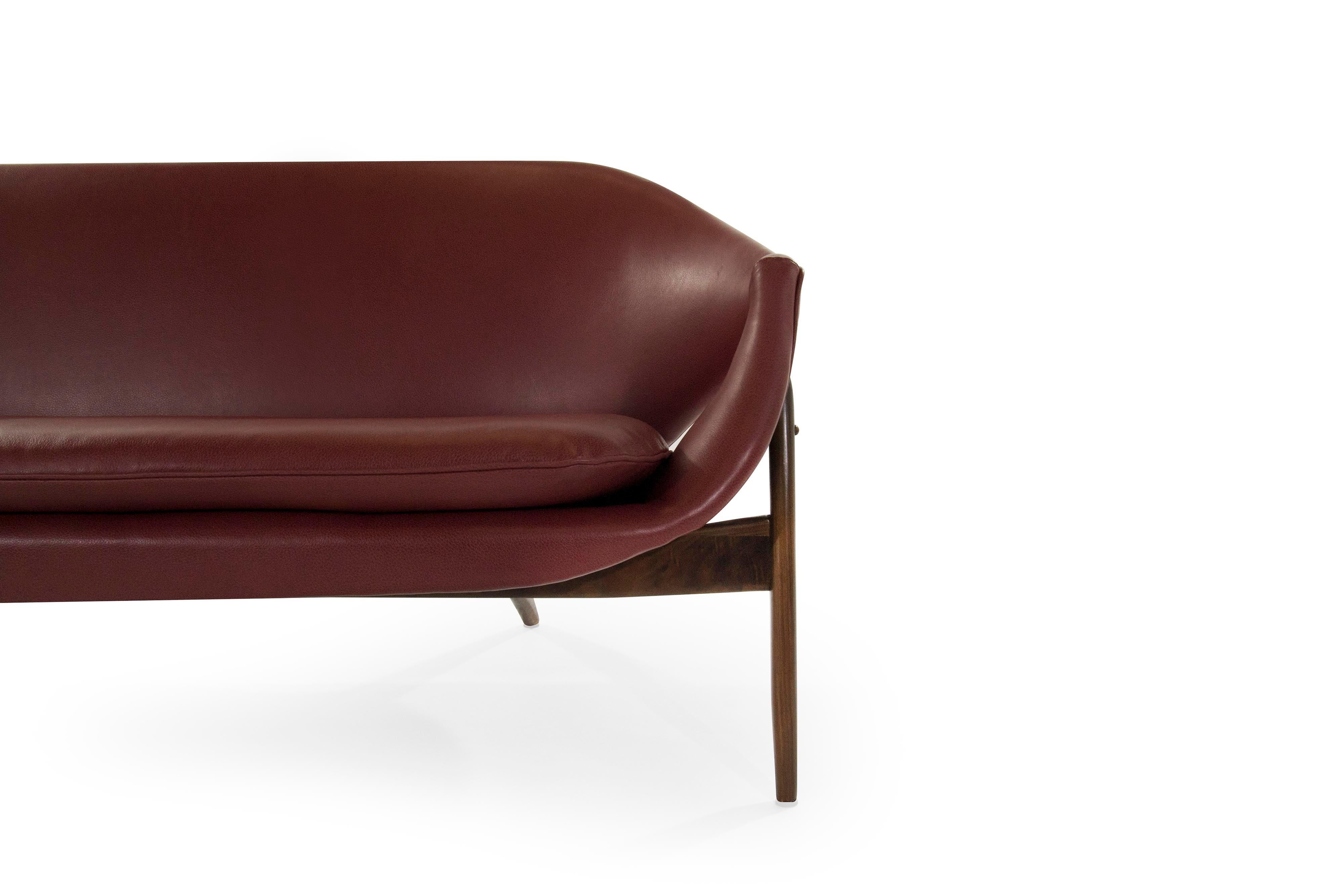 Sofa in Chianti Leather by Luigi Tiengo for Cimon Montréal, 1963 In Excellent Condition In Westport, CT