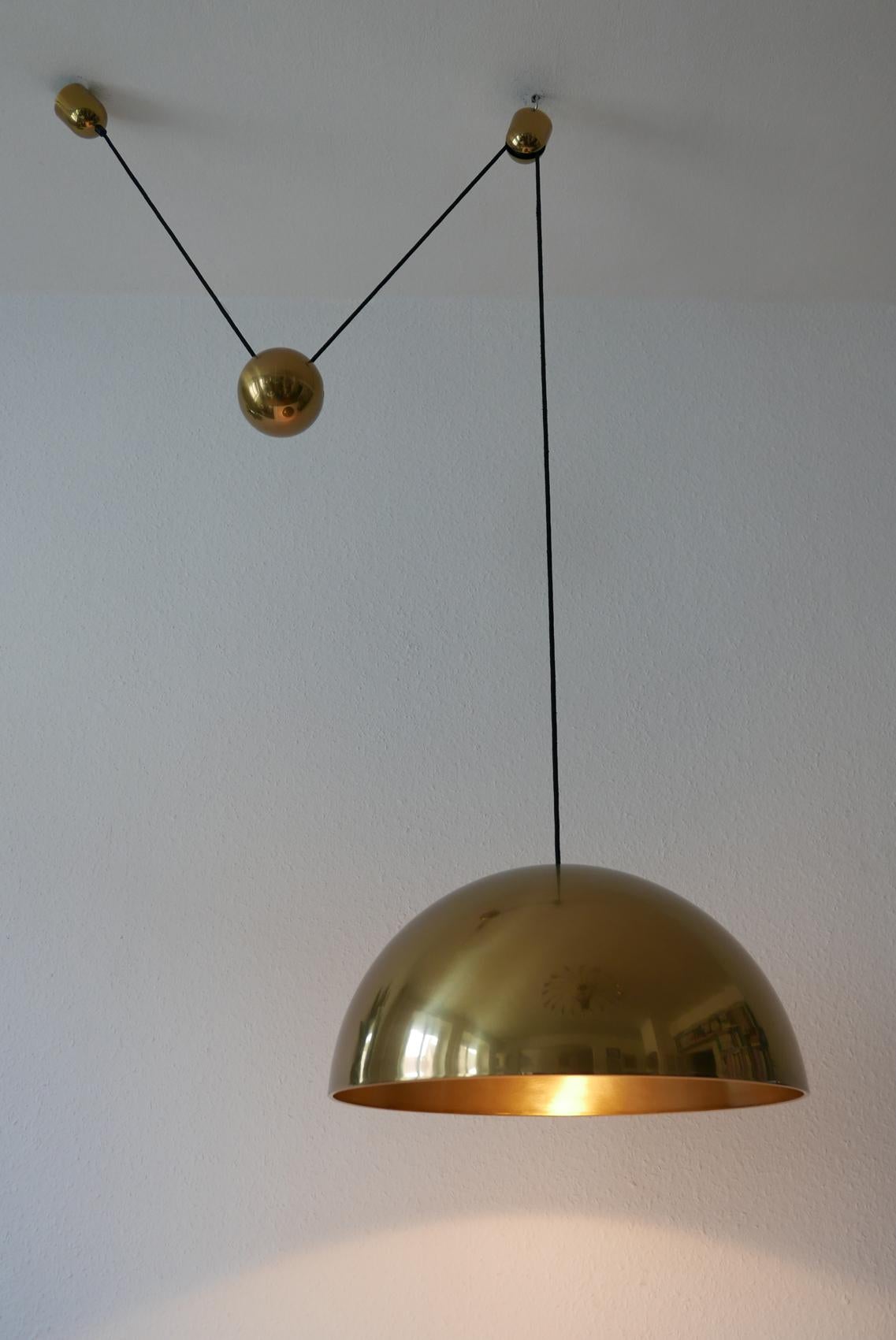 Exceptional Solan Counter Balance Pendant Lamp by Florian Schulz, 1980s, Germany For Sale 2