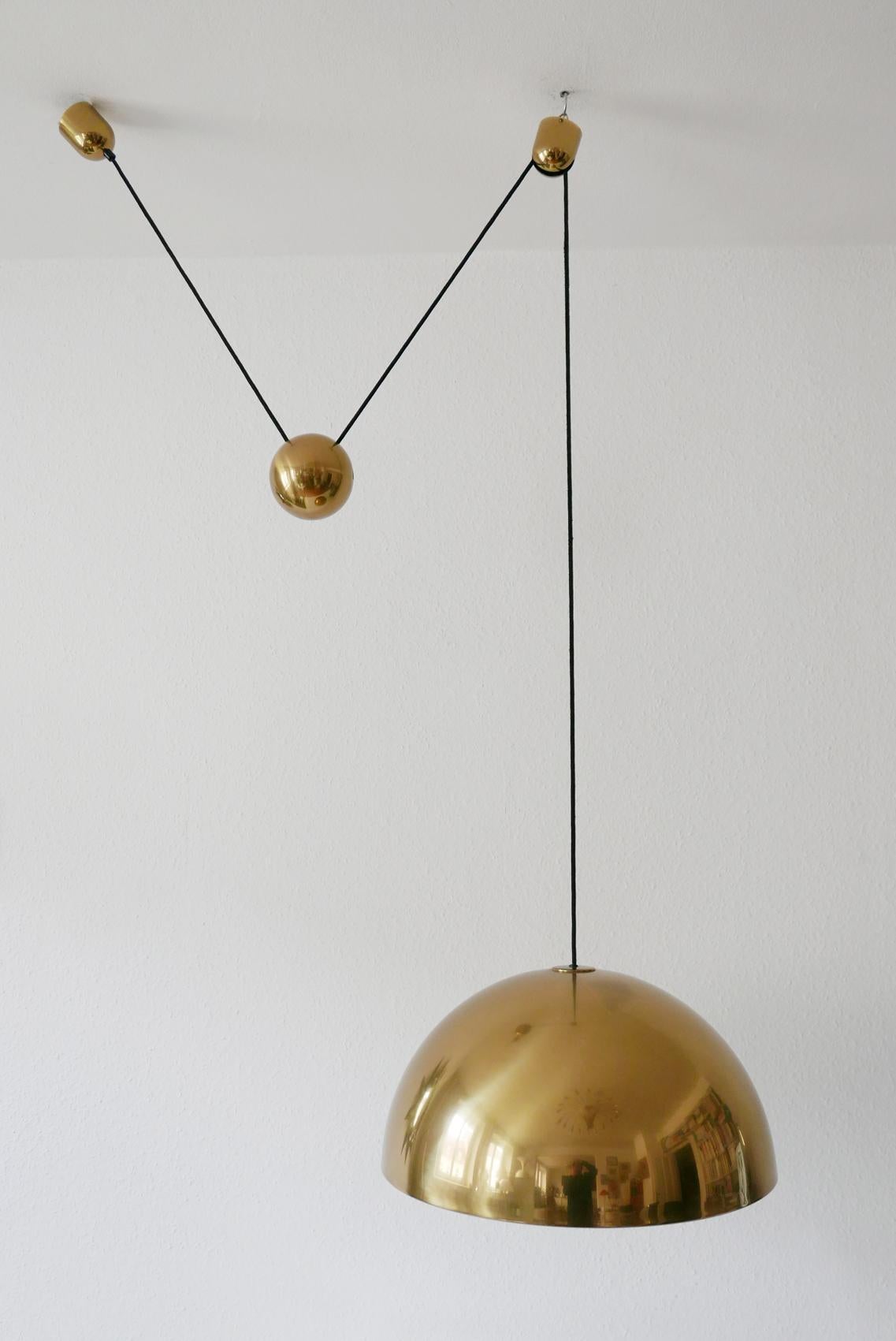 Exceptional Solan Counter Balance Pendant Lamp by Florian Schulz, 1980s, Germany For Sale 5