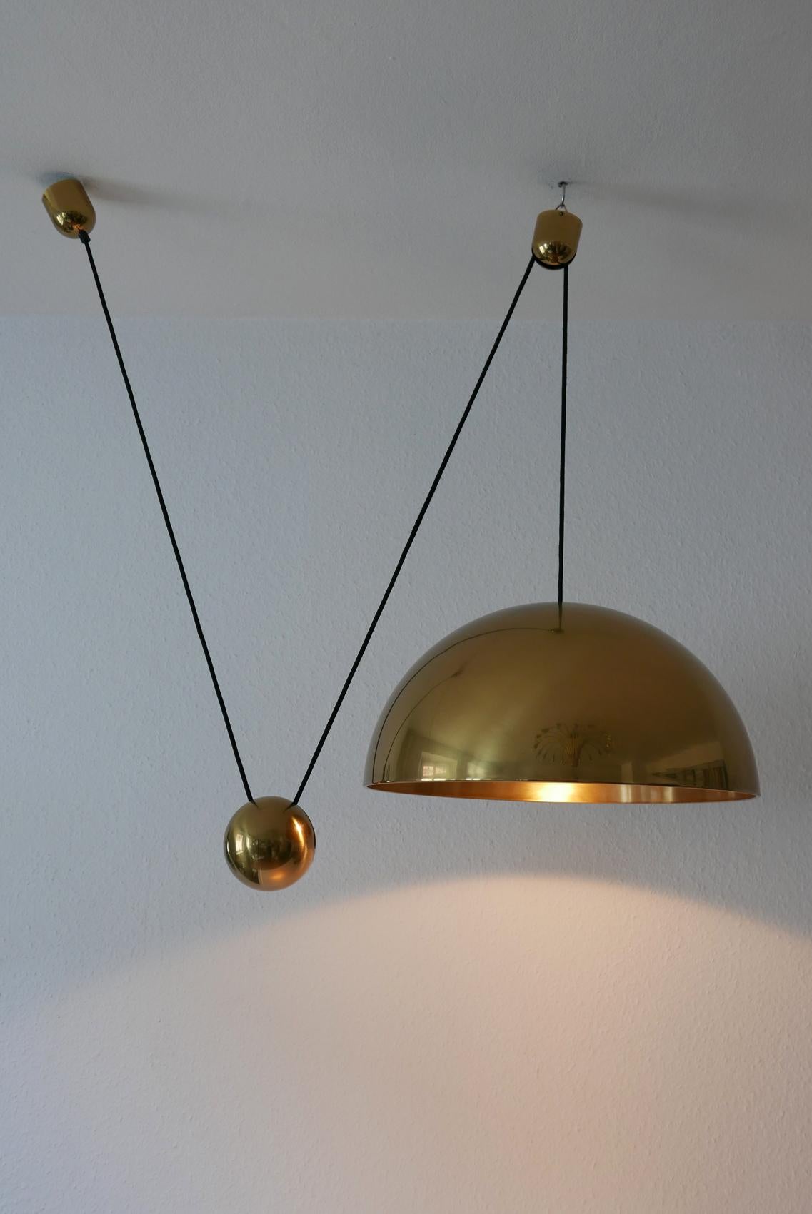 Exceptional Solan Counter Balance Pendant Lamp by Florian Schulz, 1980s, Germany In Good Condition For Sale In Munich, DE