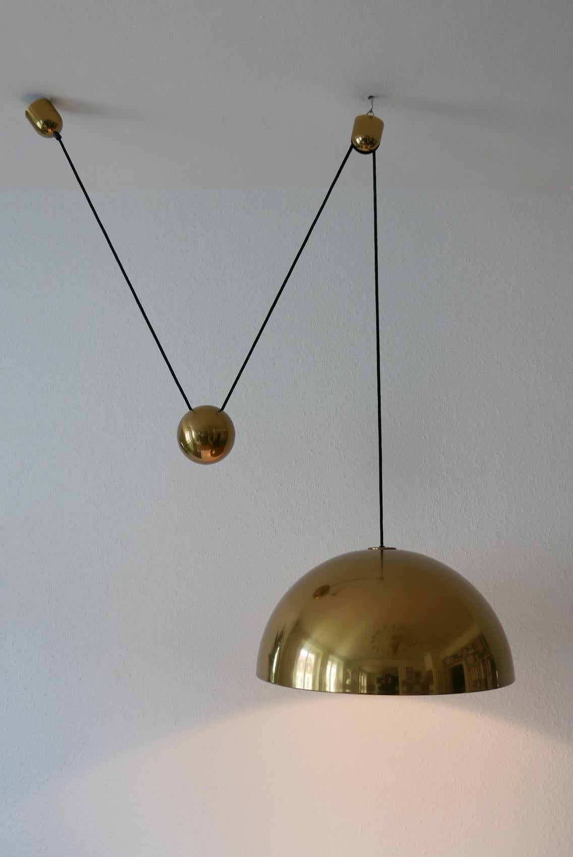 Brass Exceptional Solan Counter Balance Pendant Lamp by Florian Schulz, 1980s, Germany For Sale