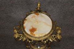 Excepcional mesa auxiliar victoriana de bronce macizo, cristal biselado y ónice