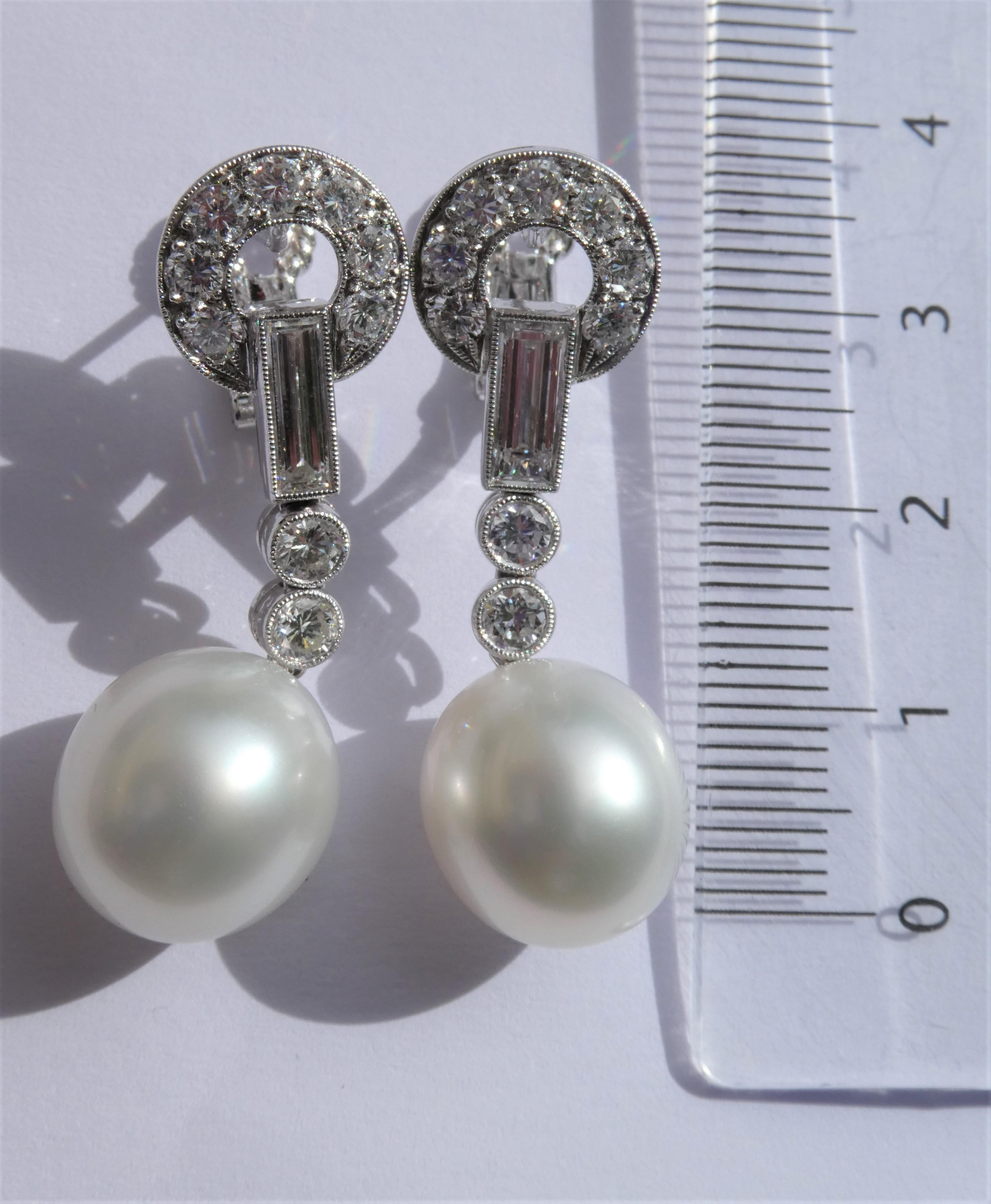 Exceptional South Sea Pearl Diamond 18 Karat White Gold Clip-On Drop Earrings In Excellent Condition For Sale In Munich, DE