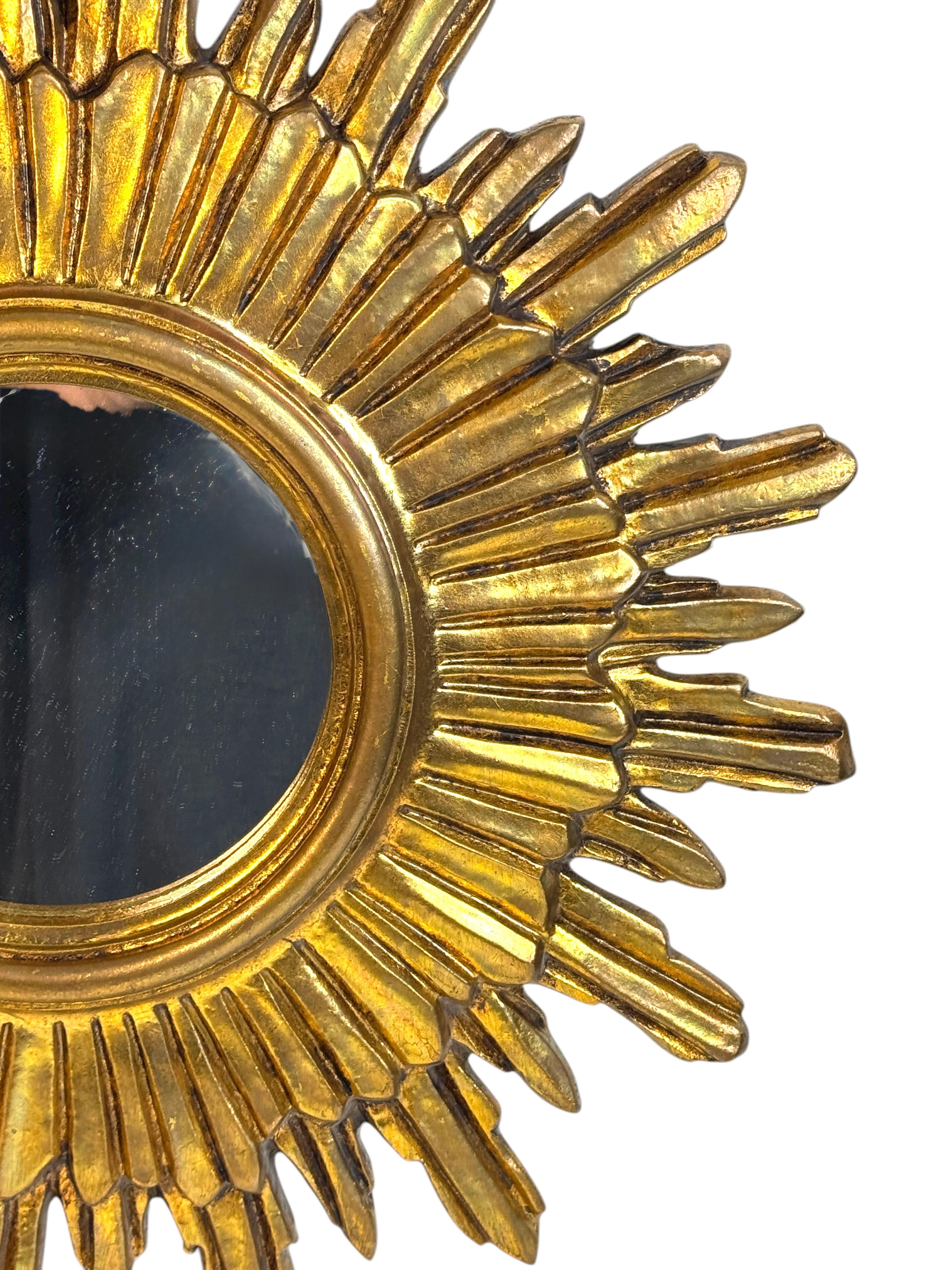 Allemand Exceptionnel miroir en bois doré en forme d'étoile, Allemagne vers les années 1950. en vente