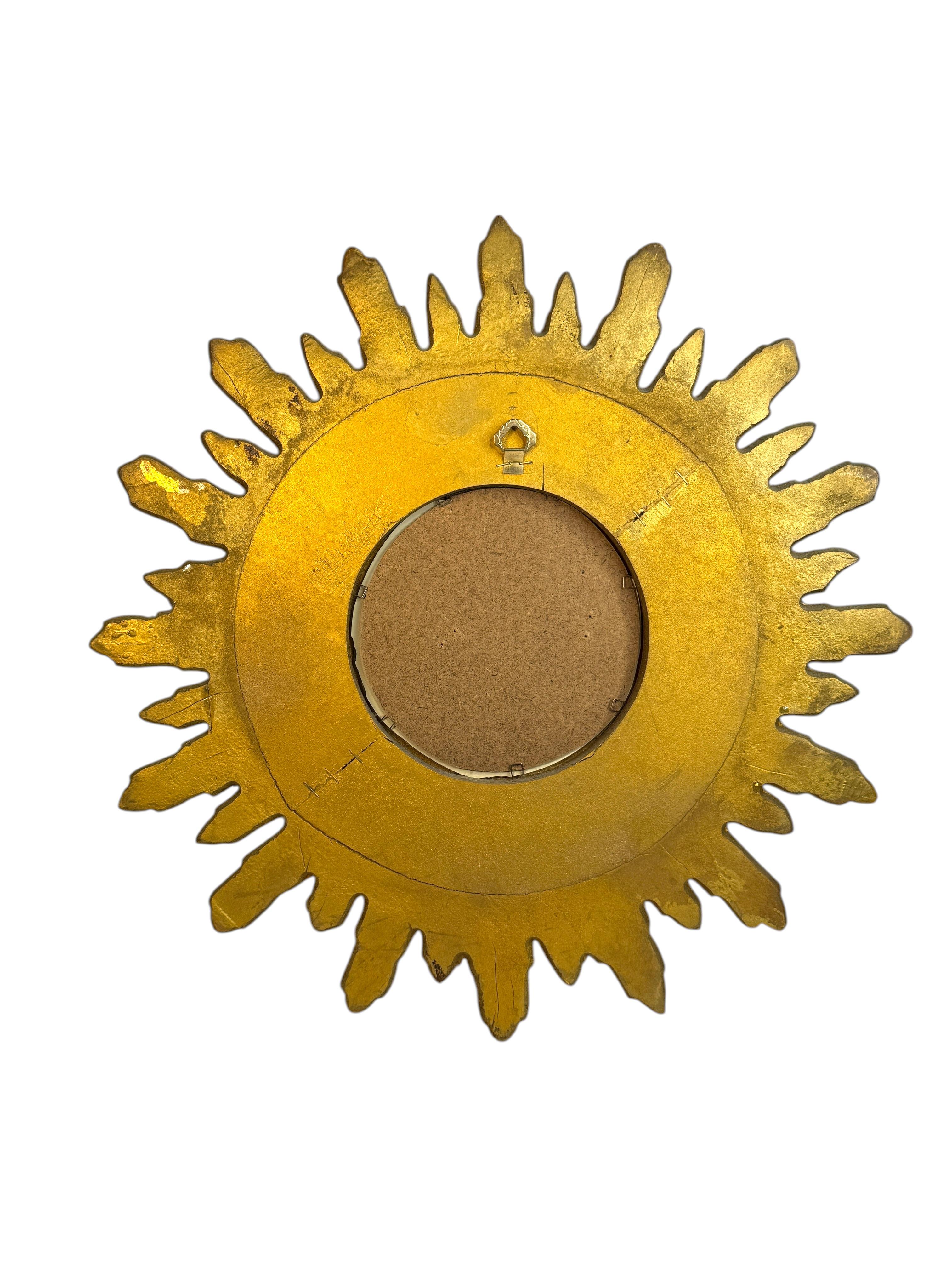 Miroir Exceptionnel miroir en bois doré en forme d'étoile, Allemagne vers les années 1950. en vente