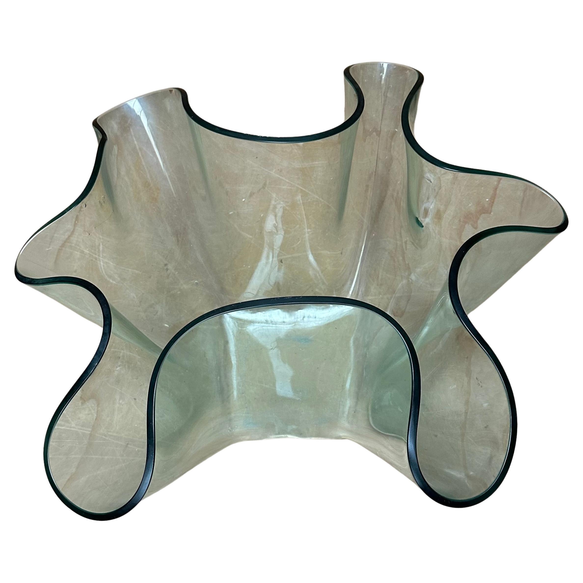 Eccezionale vaso da terra in vetro di Murano, forte e spesso, dal design curvo. in vendita