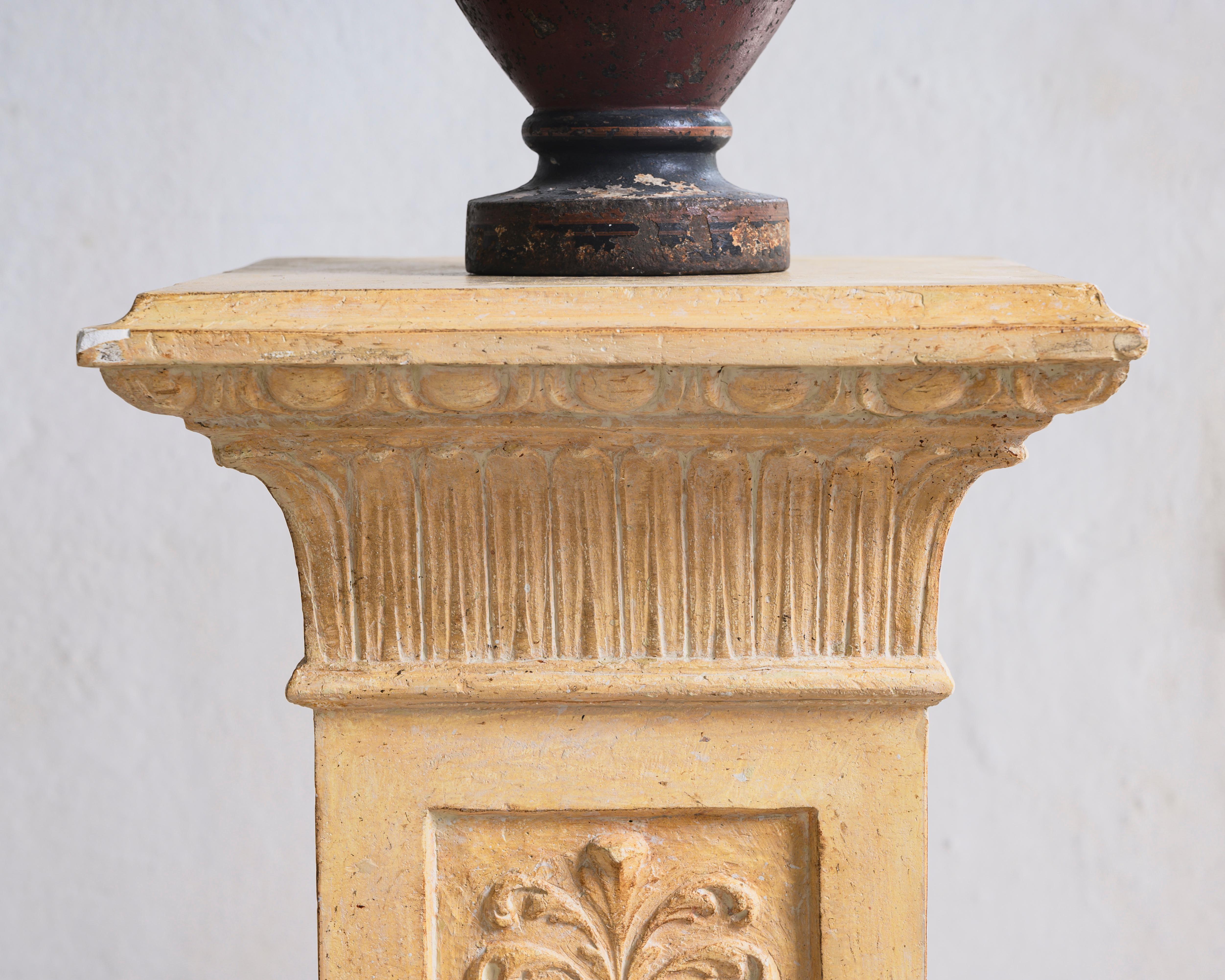 Exceptional Swedish 19th Century Empire Plaster Column In Good Condition In Allerum, SE