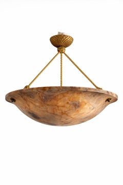 Eccezionale ciondolo svedese moderno Art Deco in alabastro, toni miele e ambra 1930