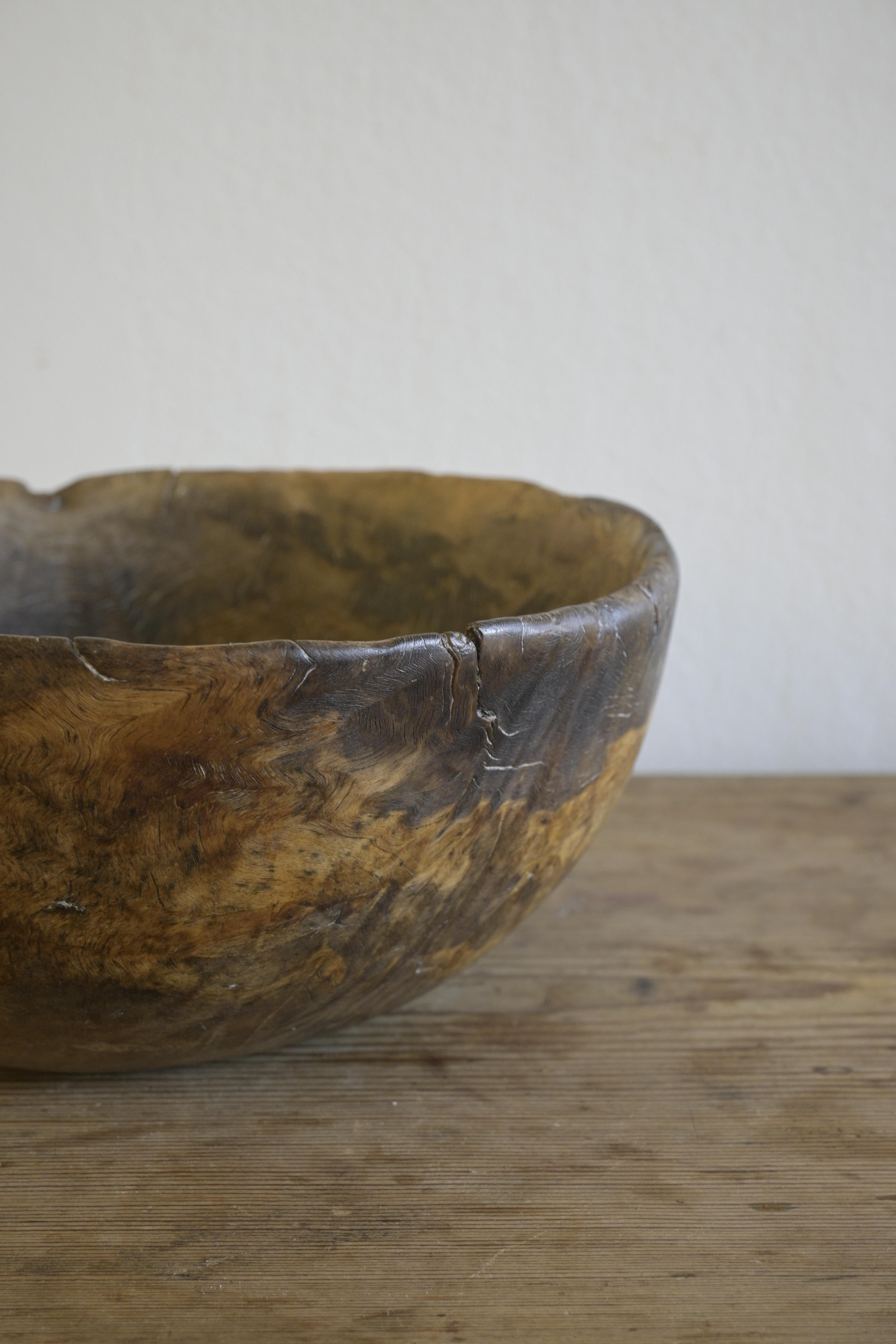 Exceptional Swedish birch burl Bowl ca 1750 For Sale 3