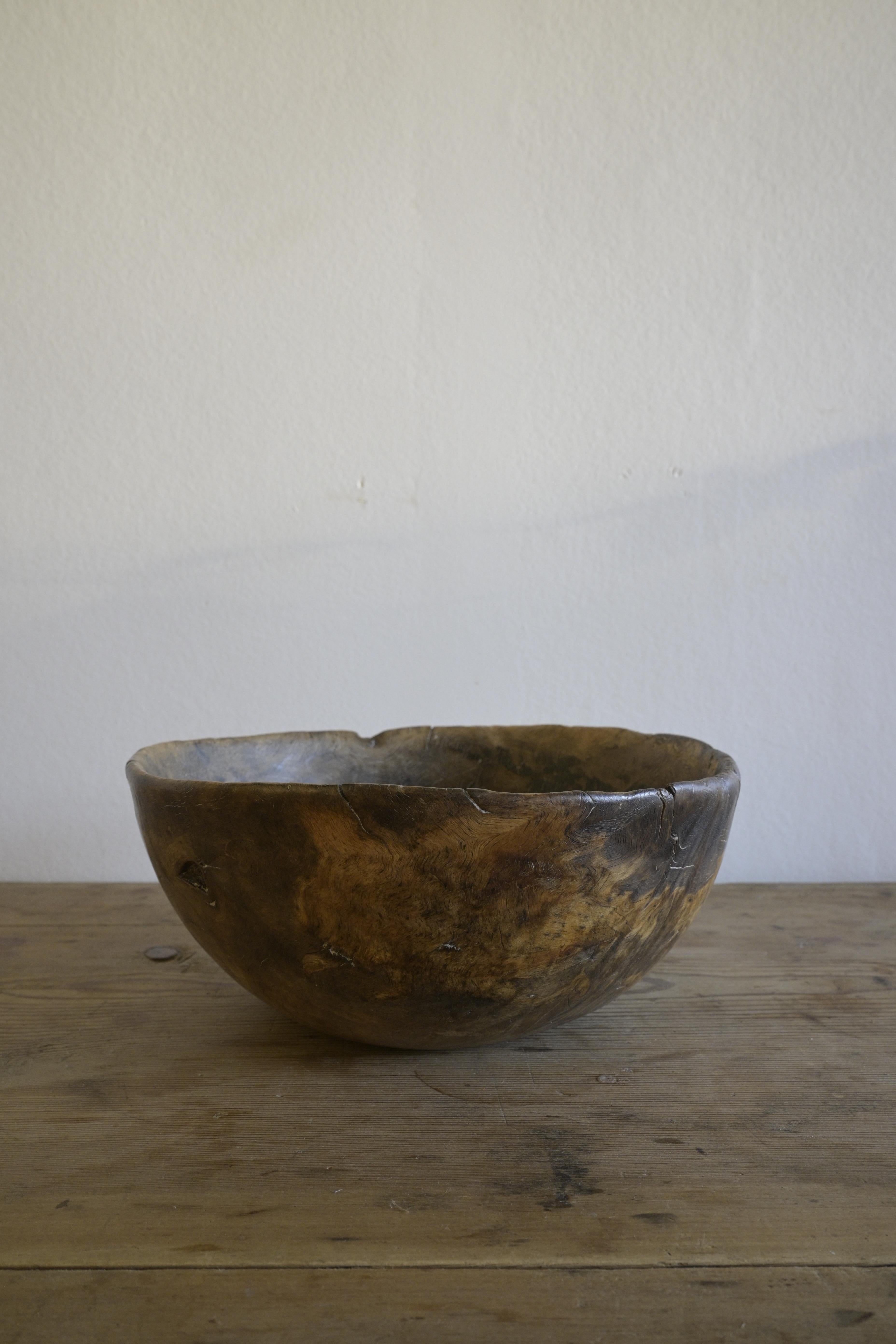 Hand-Carved Exceptional Swedish birch burl Bowl ca 1750 For Sale