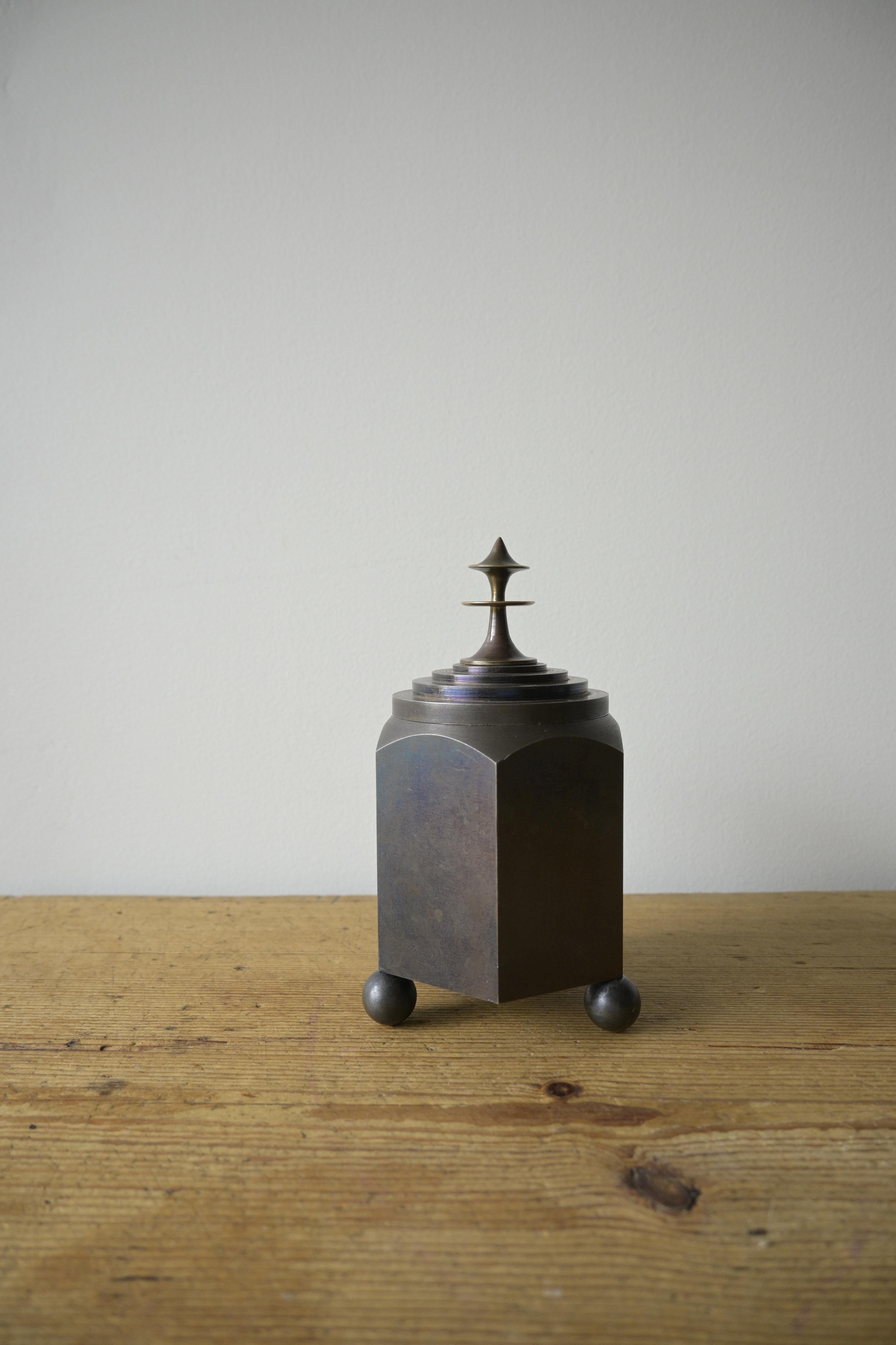 Exceptionnelle boîte suédoise en acier bleu, 1920-1930 en vente 5