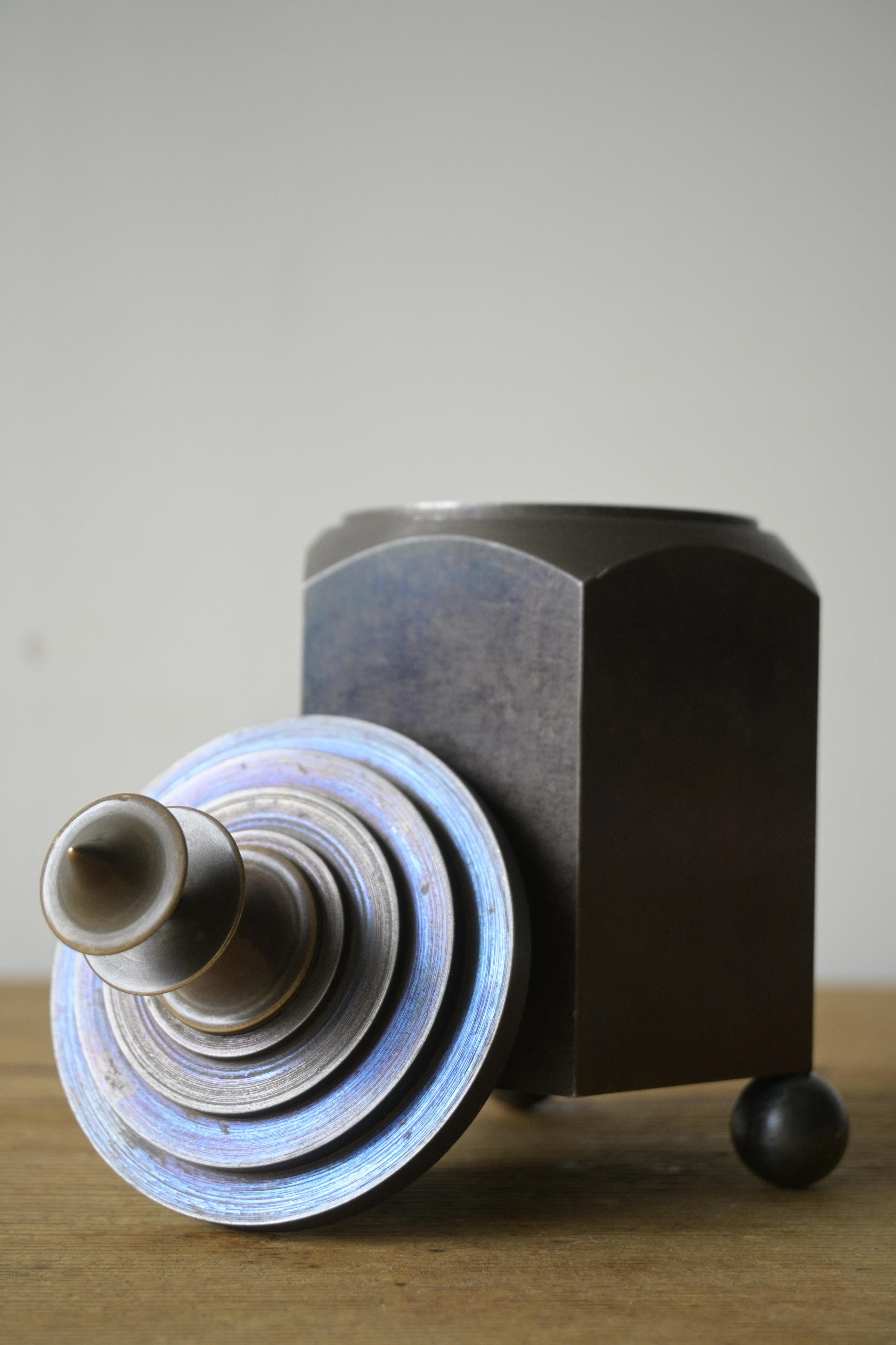 Exceptionnelle boîte suédoise en acier bleu, 1920-1930 en vente 8