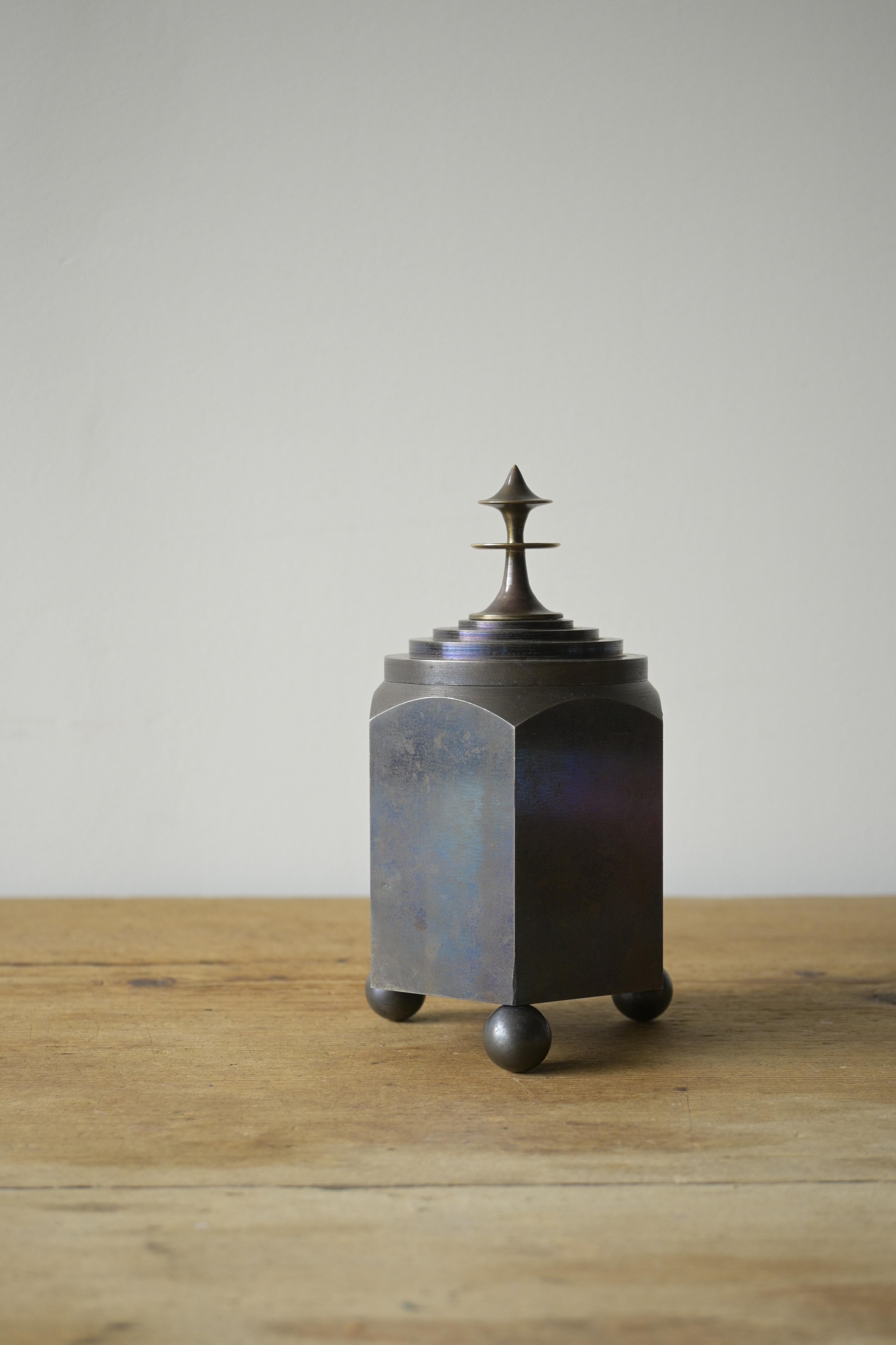 Suédois Exceptionnelle boîte suédoise en acier bleu, 1920-1930 en vente