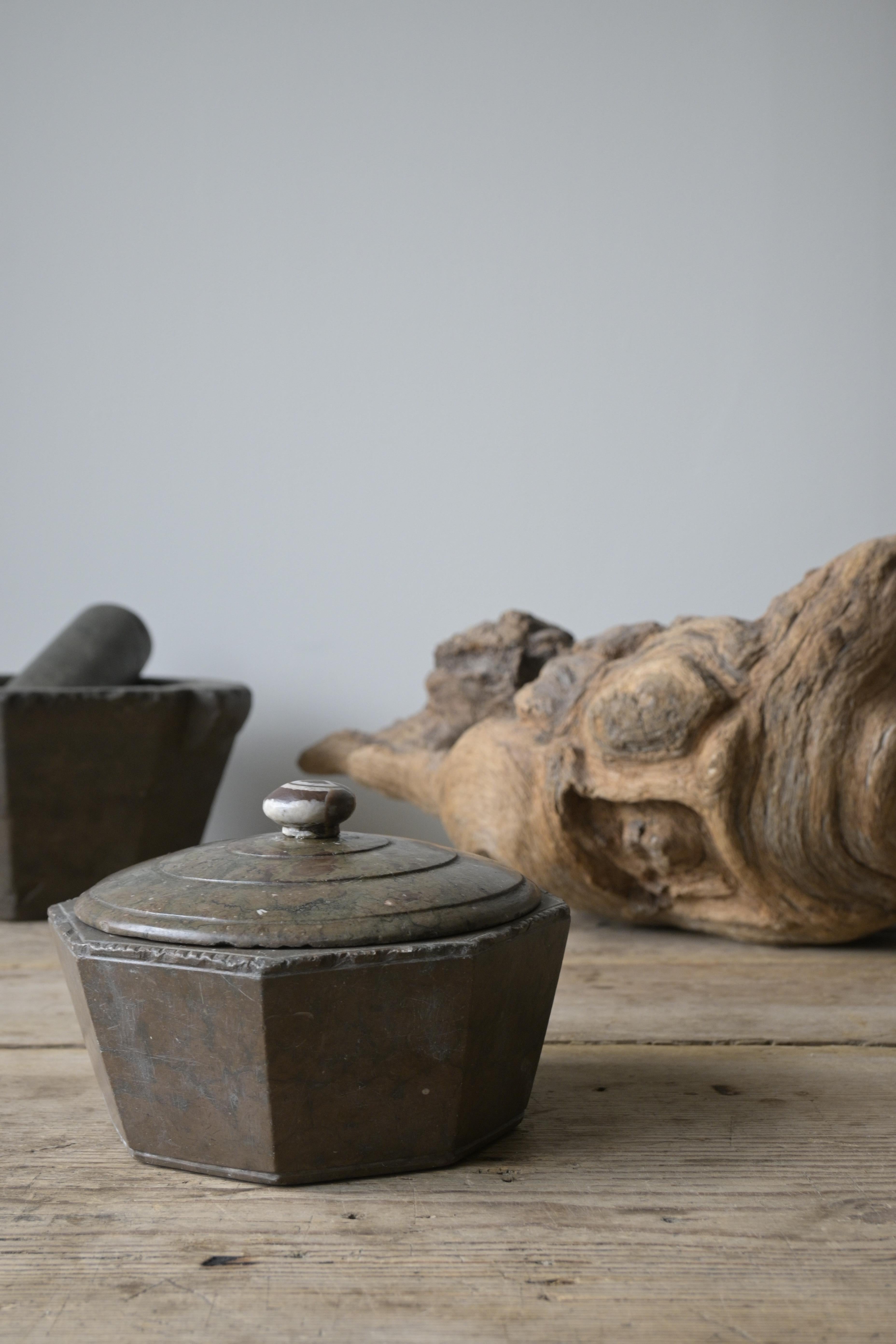 Exceptional Swedish Butter Box ca 1700-1830 In Good Condition In Farsta, SE