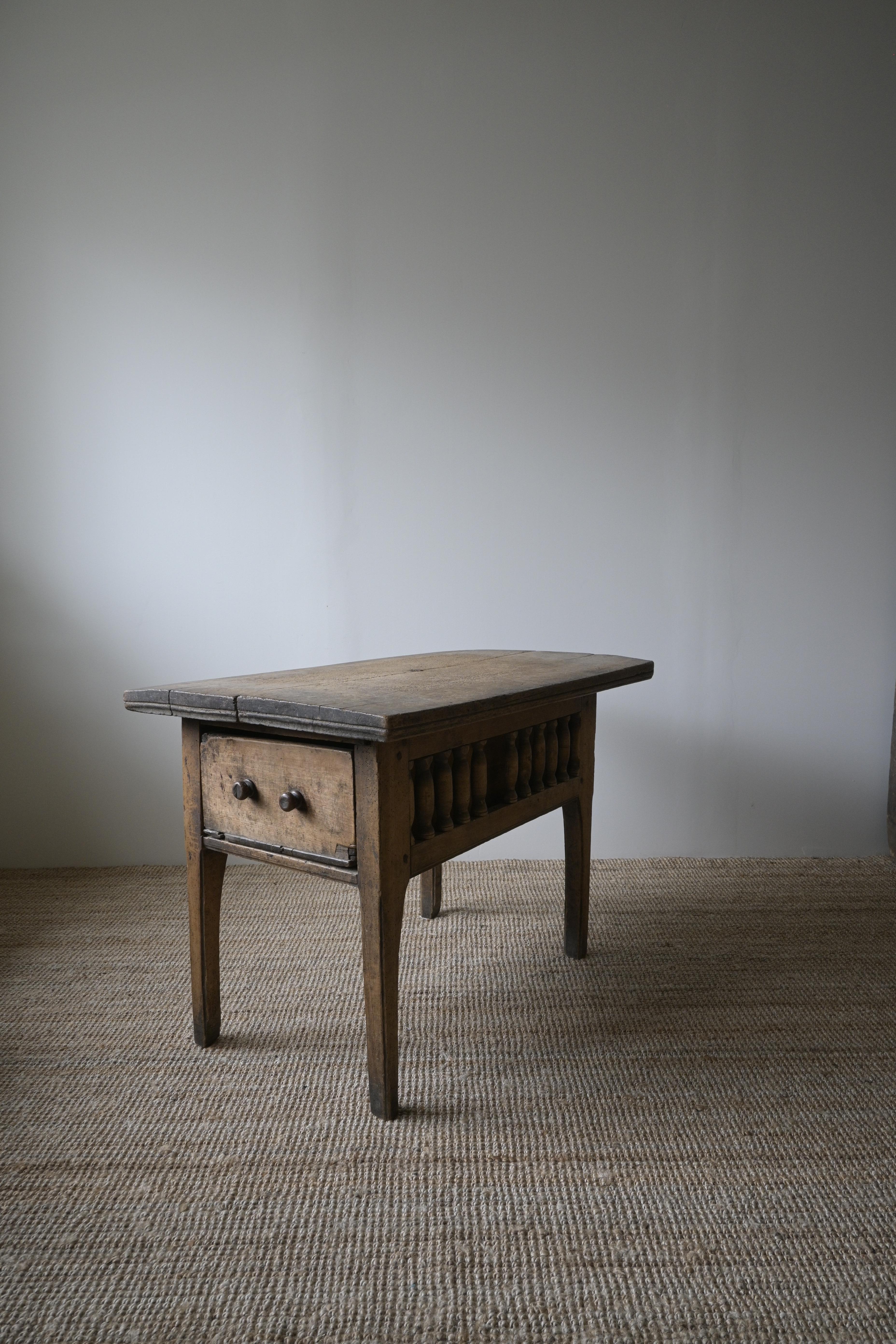 Exceptional Swedish Console Table ca 1750 In Good Condition For Sale In Farsta, SE