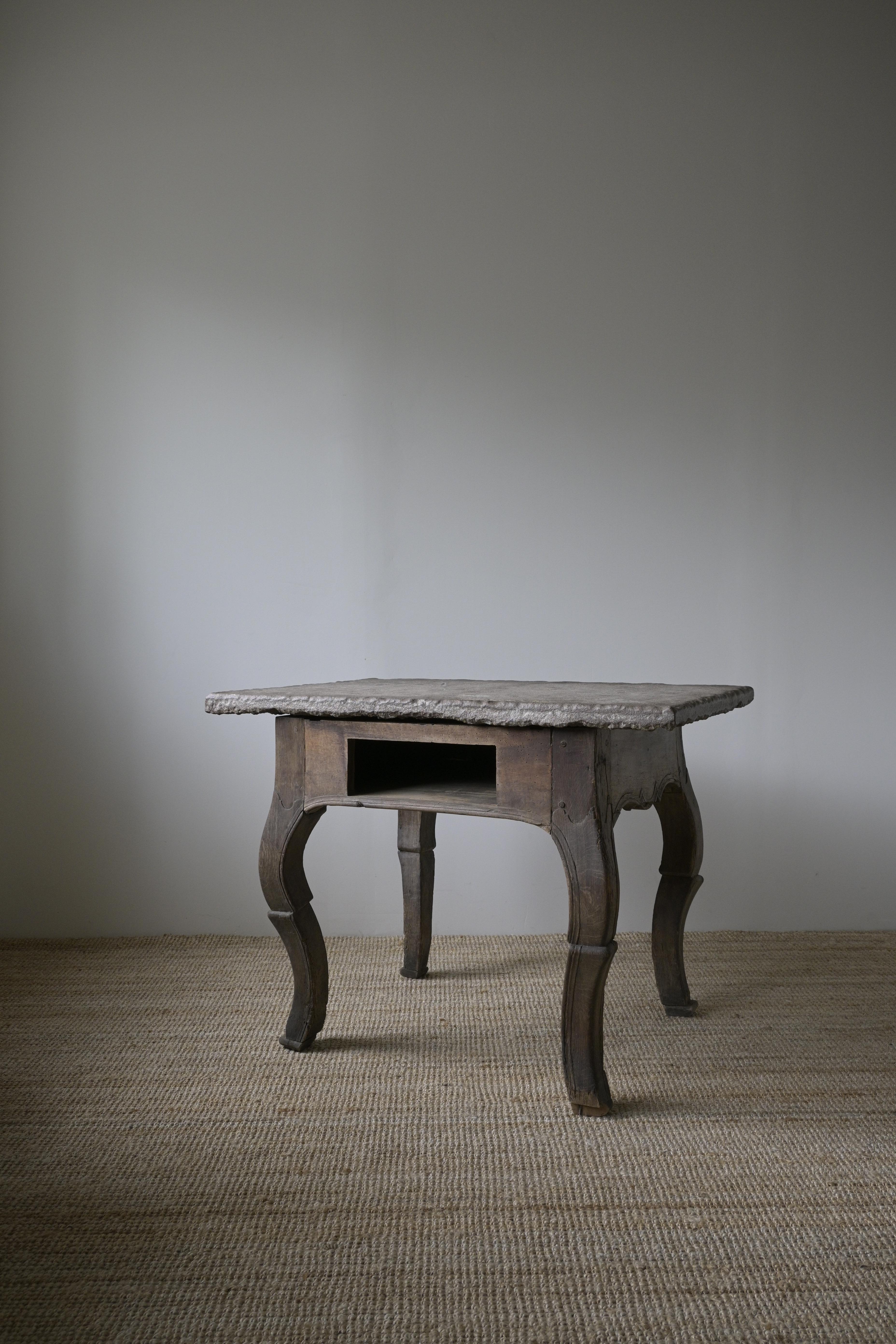Exceptionnelle table rococo suédoise en pierre, vers 1770 en vente 3
