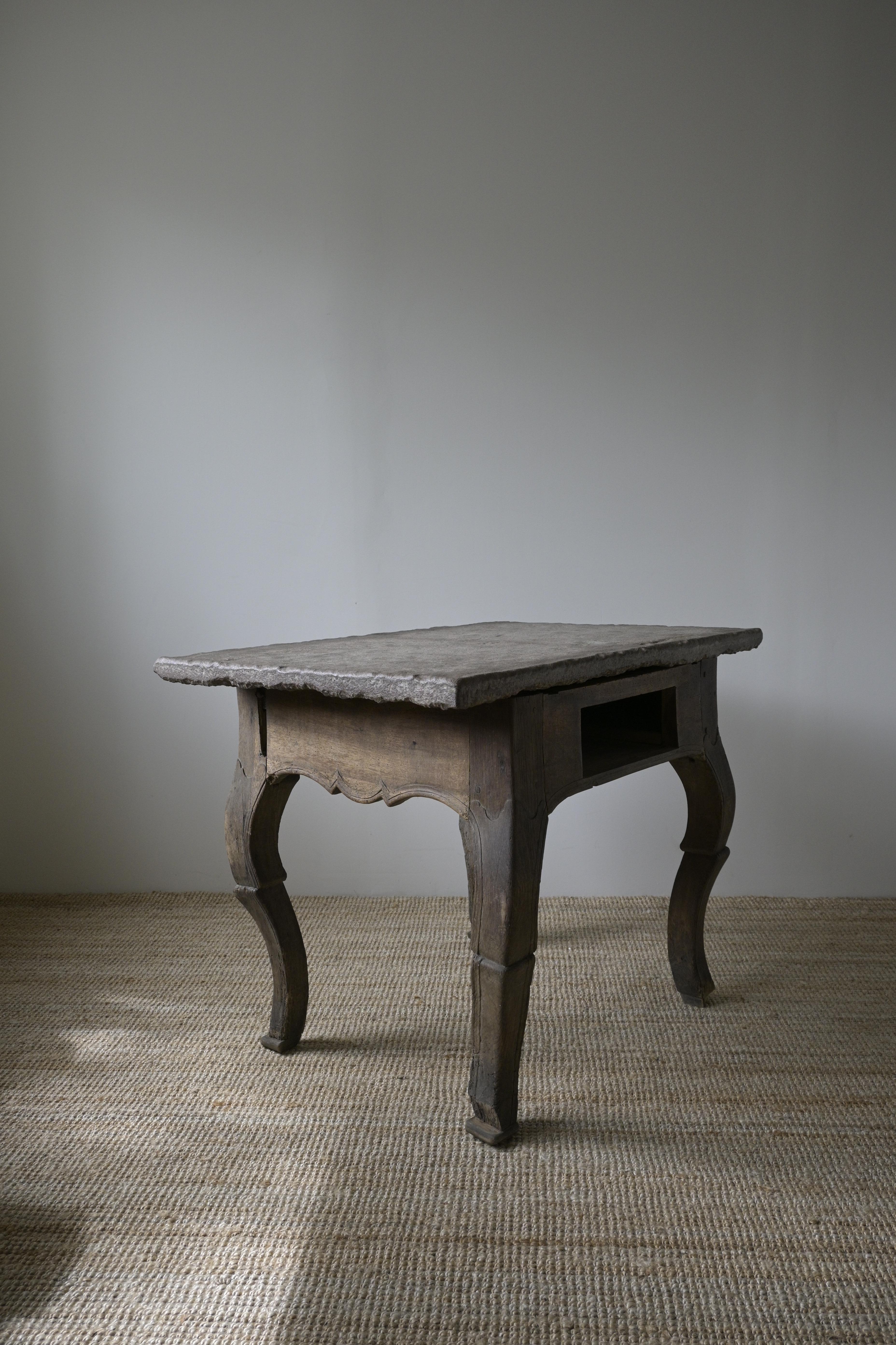 Exceptionnelle table rococo suédoise en pierre, vers 1770 en vente 10