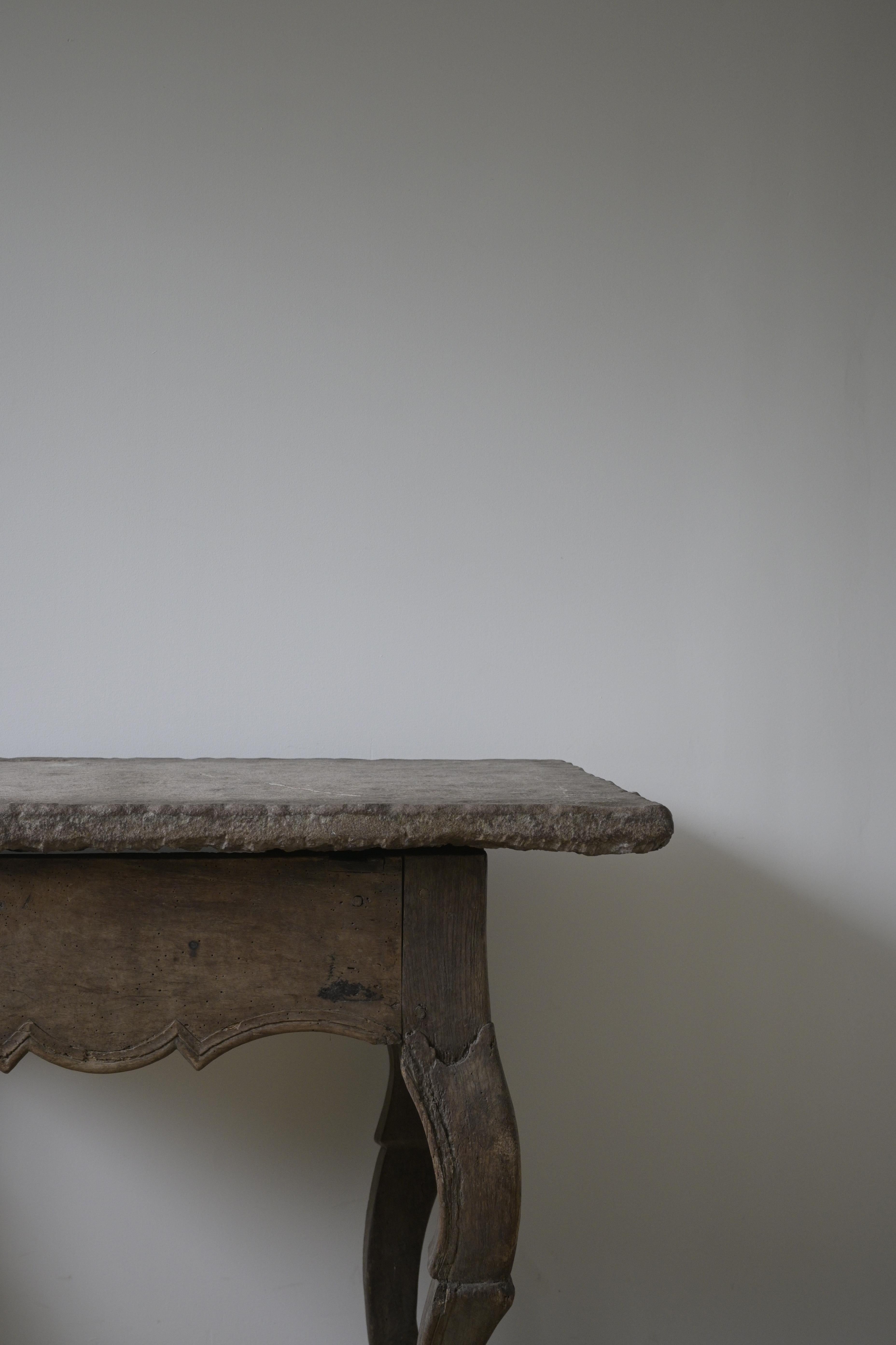 Exceptionnelle table rococo suédoise en pierre, vers 1770 Bon état - En vente à Farsta, SE