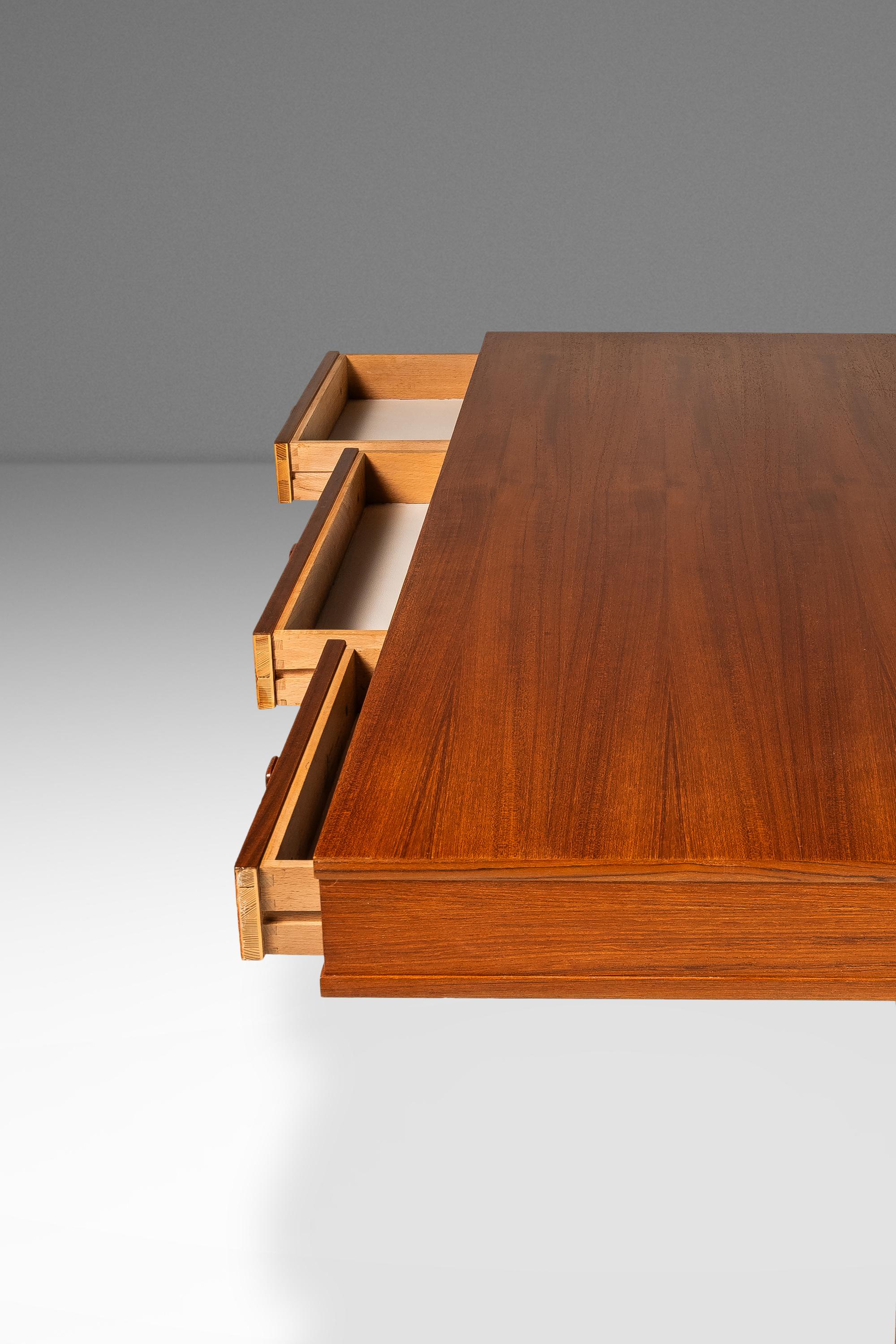 Exceptionnel bureau de direction en teck en porte-à-faux par Georg Petersens, Danemark, années 1960 en vente 5