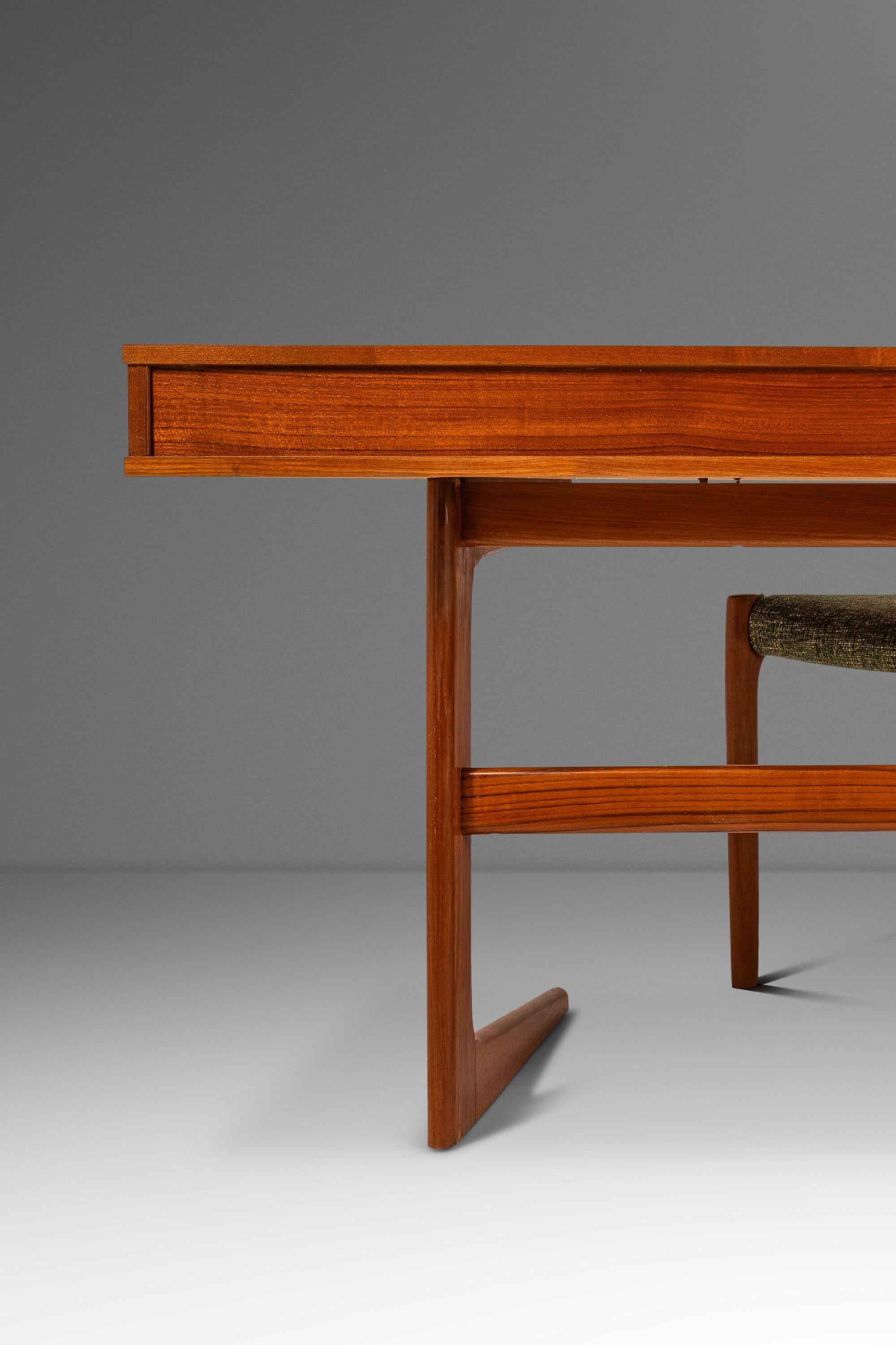 Exceptionnel bureau de direction en teck en porte-à-faux par Georg Petersens, Danemark, années 1960 en vente 6