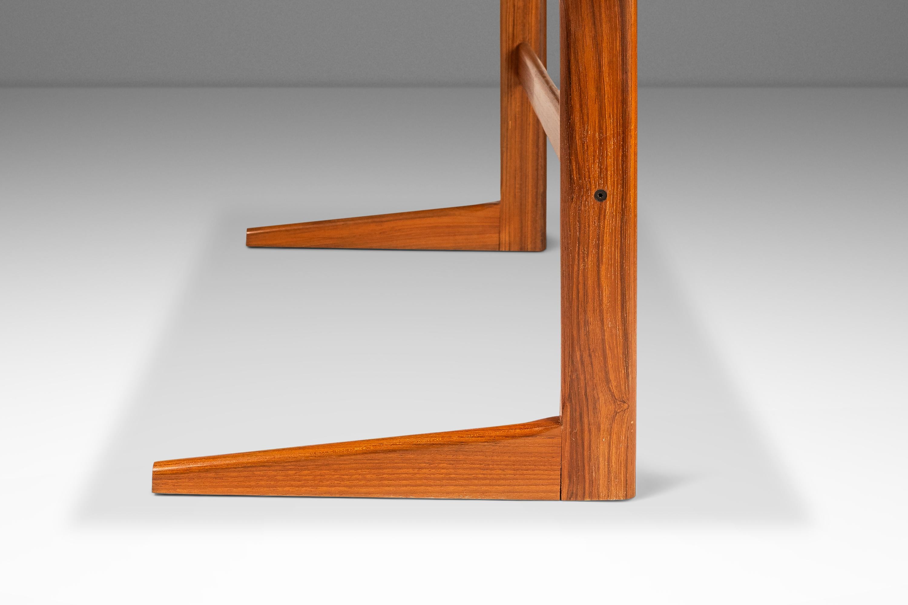 Exceptionnel bureau de direction en teck en porte-à-faux par Georg Petersens, Danemark, années 1960 en vente 1