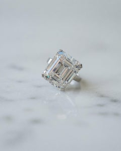 Exceptional The Timeless Brilliance of a 16-Carat Emerald-Cut Masterpiece