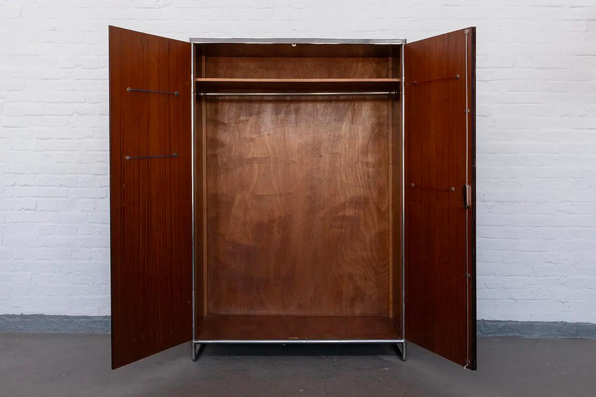 Außergewöhnlicher Thonet Bauhaus Kleiderschrank, Luxusausführung in Mahagoni (Deutsch) im Angebot