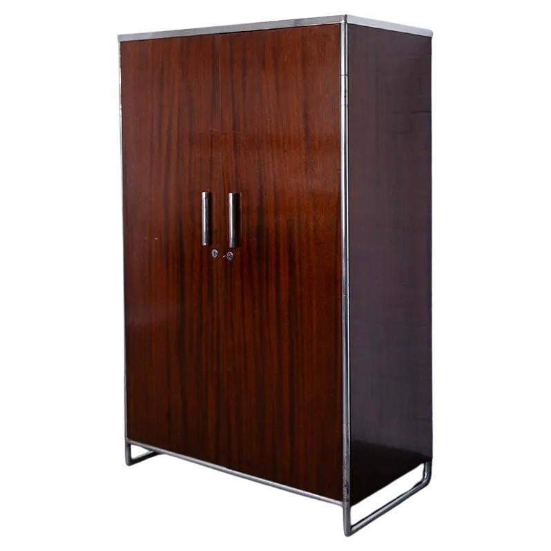 Außergewöhnlicher Thonet Bauhaus Kleiderschrank, Luxusausführung in Mahagoni im Angebot