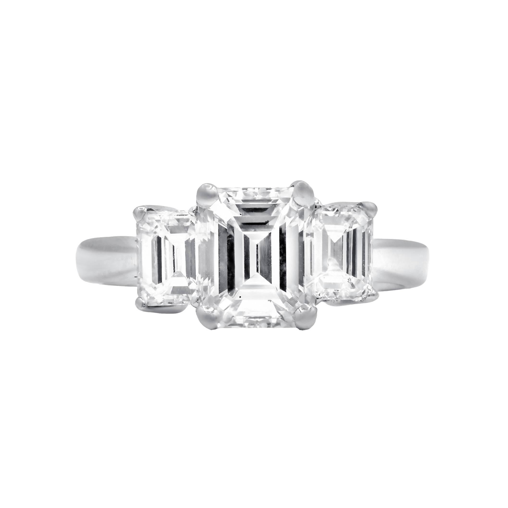 Exceptional Three stone emerald cut diamond ring For Sale