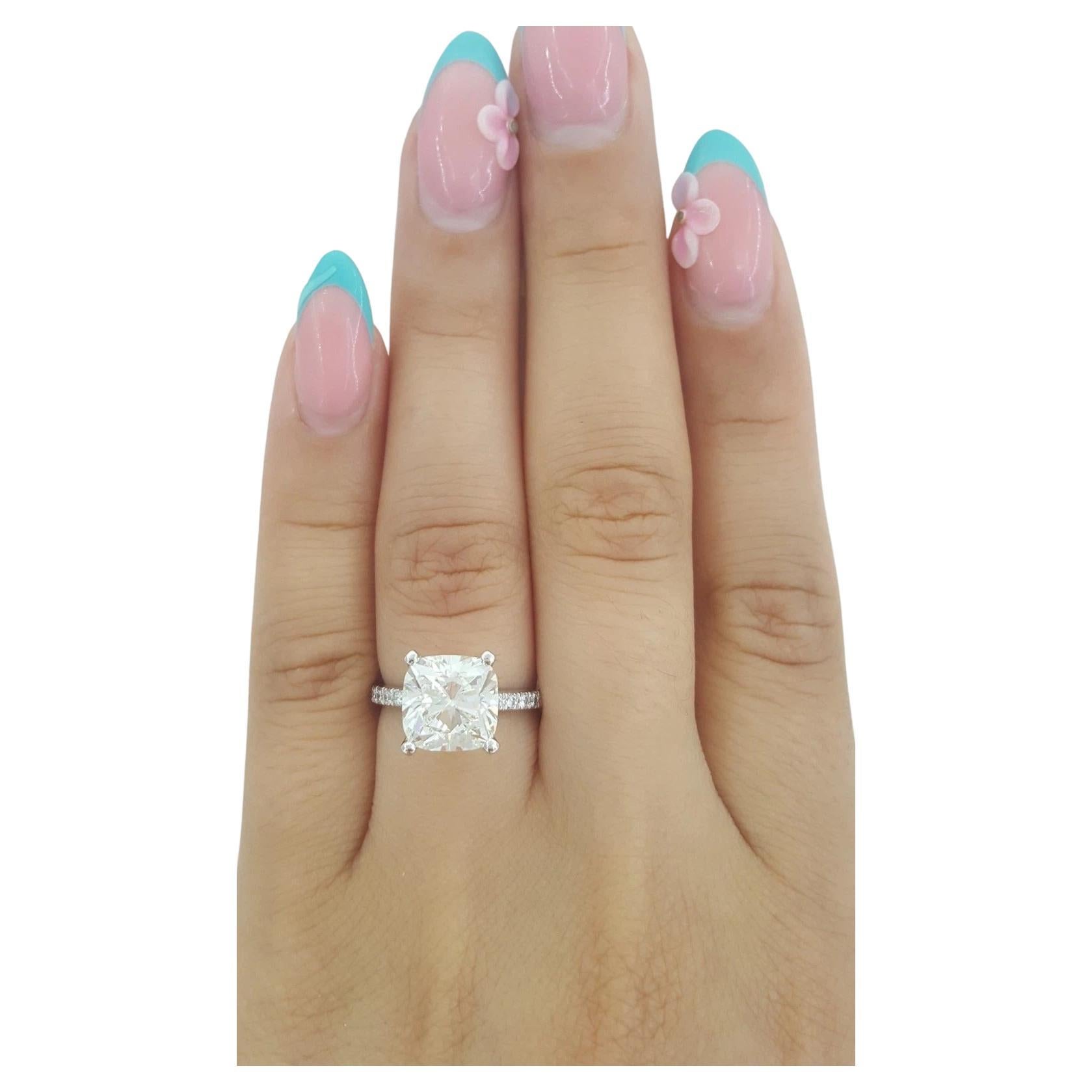Exceptionnel Tiffany & Co. Bague Novo en platine 3,18 ct de diamant taillé en coussin Pour femmes en vente