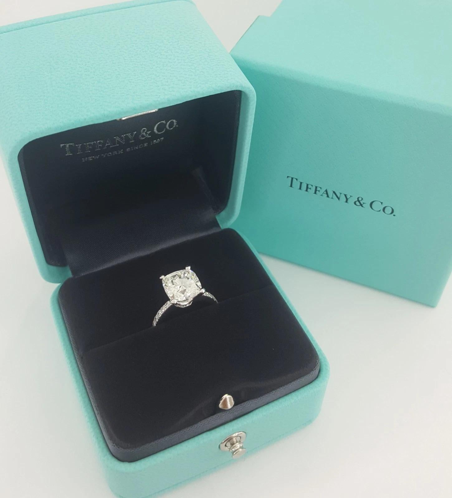 Exceptionnel Tiffany & Co. Bague Novo en platine 3,18 ct de diamant taillé en coussin en vente 1