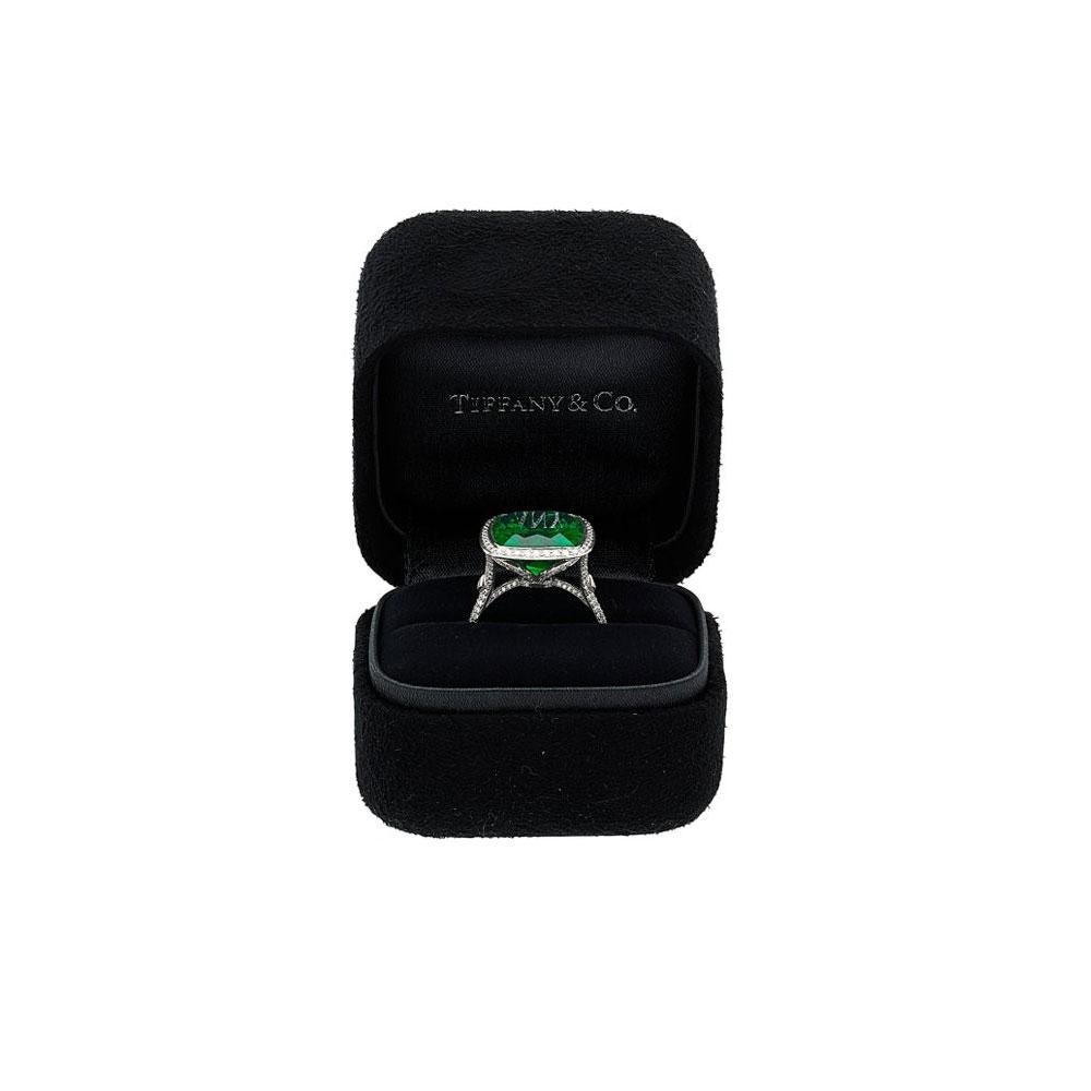 Exceptional Tiffany & Co. Emerald Diamond Platinum Cocktail Ring For Sale 1