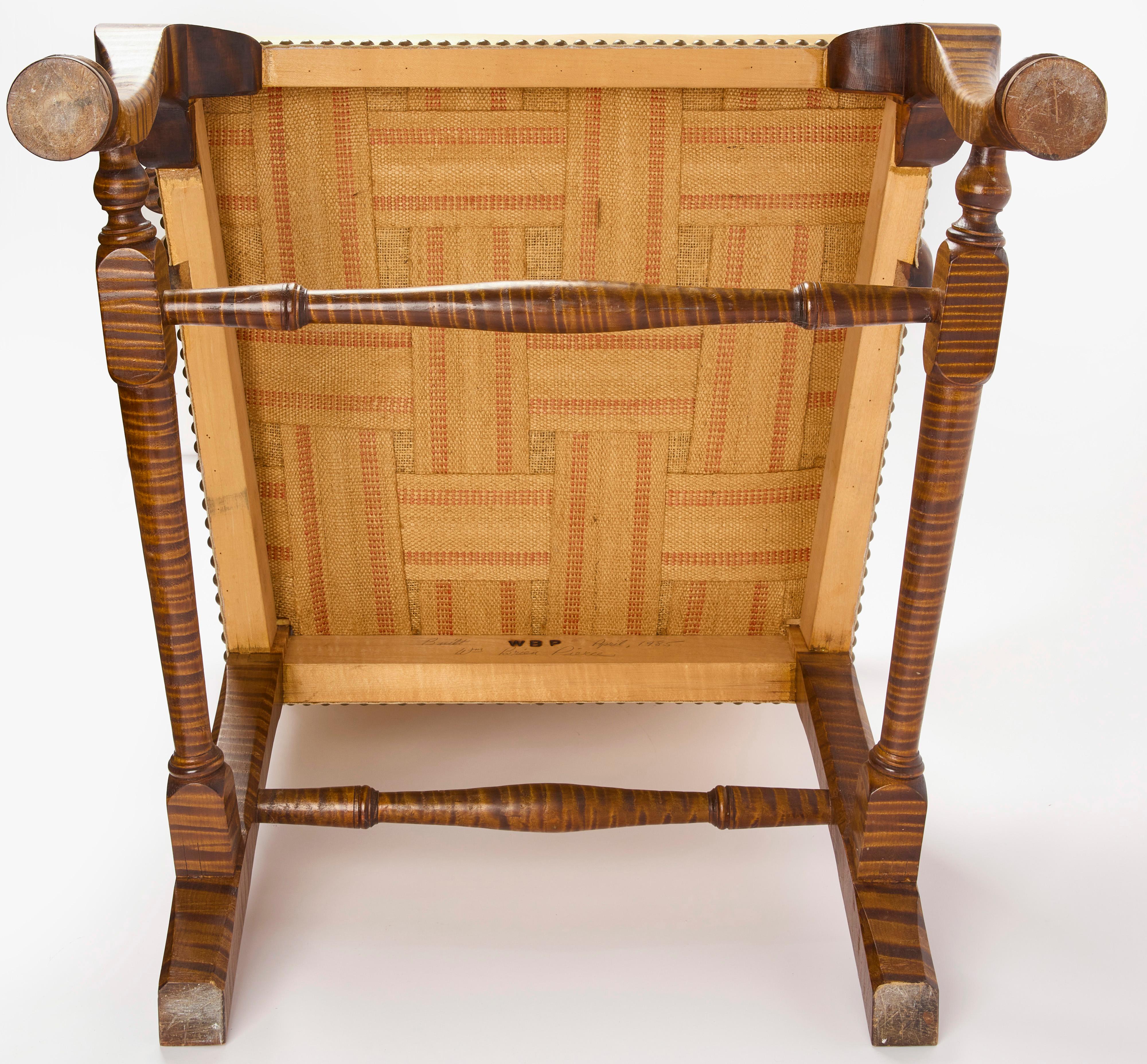 Excepcional sillón de arce tigre con cuero clásico estadounidense en venta