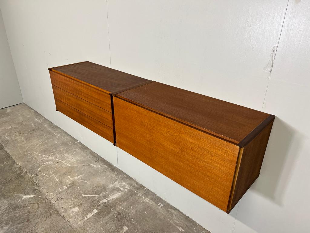 Exceptionnelle crédence rétro en teck à façade libre de 1960  bureau à domicile en vente 2